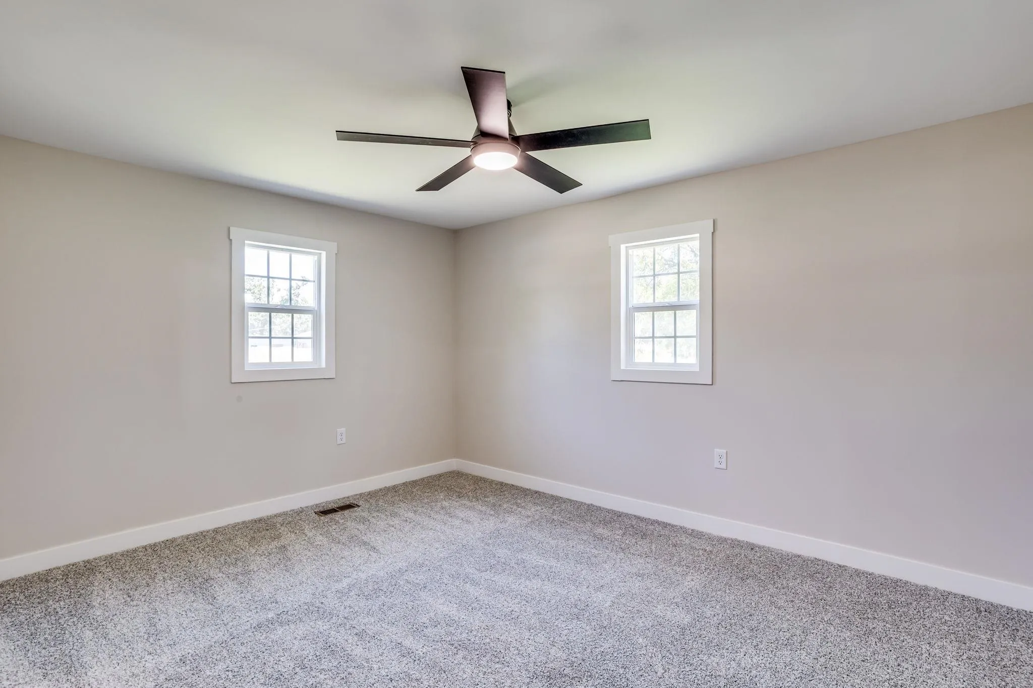 Halstead, Kansas 67056, United States, 5 Bedrooms Bedrooms, ,2 BathroomsBathrooms,Residential,Active,136297