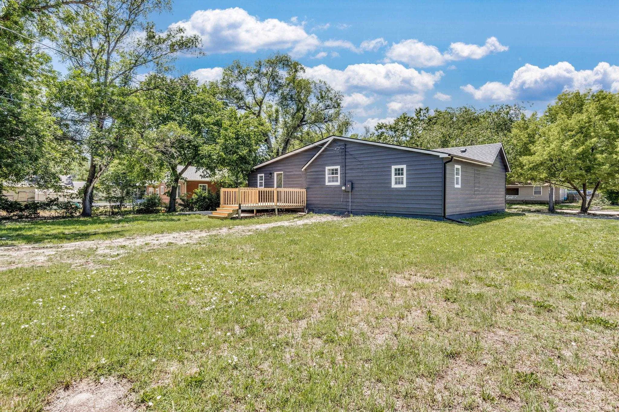 Halstead, Kansas 67056, United States, 5 Bedrooms Bedrooms, ,2 BathroomsBathrooms,Residential,Active,136297