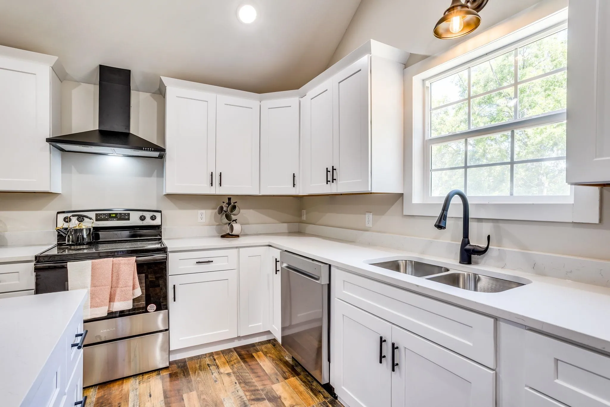 Halstead, Kansas 67056, United States, 5 Bedrooms Bedrooms, ,2 BathroomsBathrooms,Residential,Active,136297