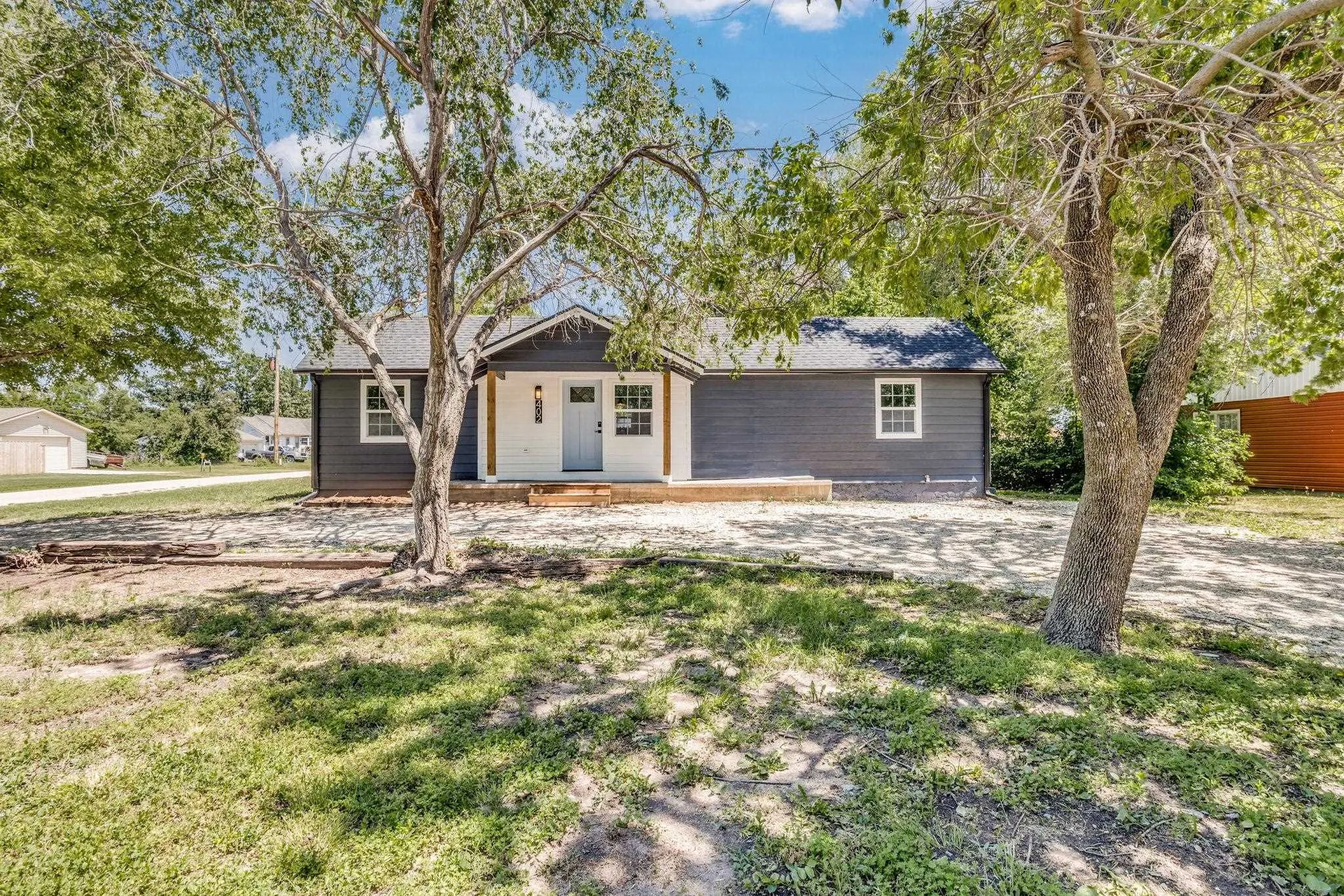 Halstead, Kansas 67056, United States, 5 Bedrooms Bedrooms, ,2 BathroomsBathrooms,Residential,Active,136297