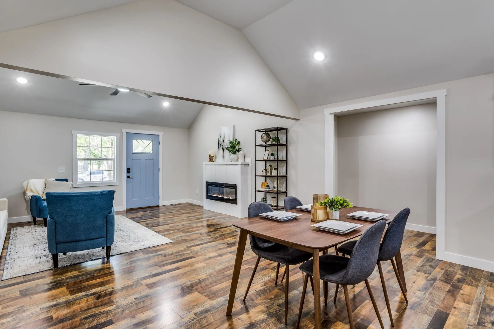 Halstead, Kansas 67056, United States, 5 Bedrooms Bedrooms, ,2 BathroomsBathrooms,Residential,Active,136297