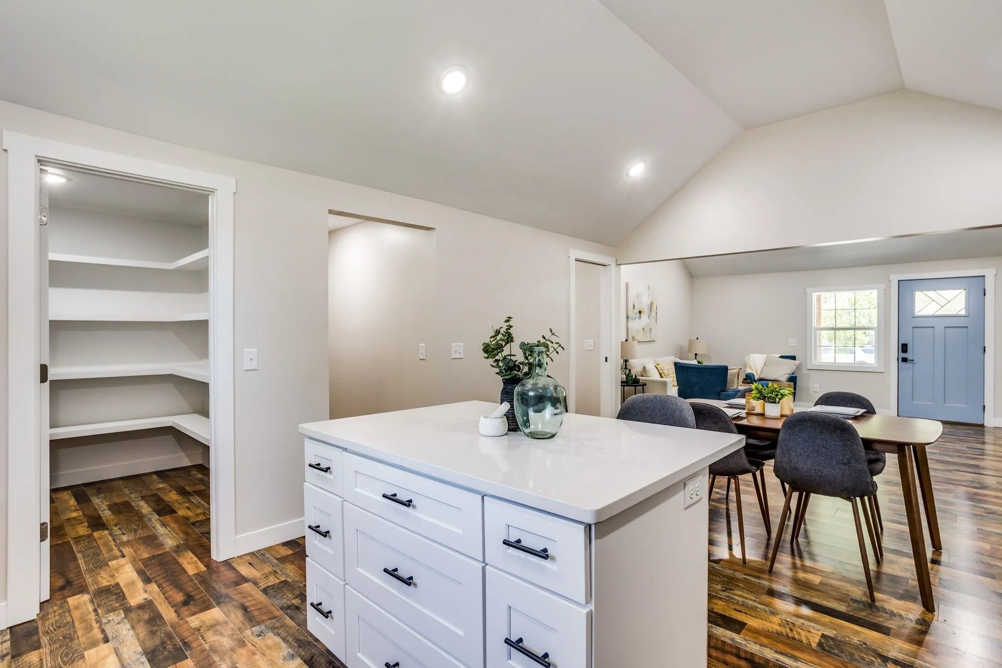 Halstead, Kansas 67056, United States, 5 Bedrooms Bedrooms, ,2 BathroomsBathrooms,Residential,Active,136297