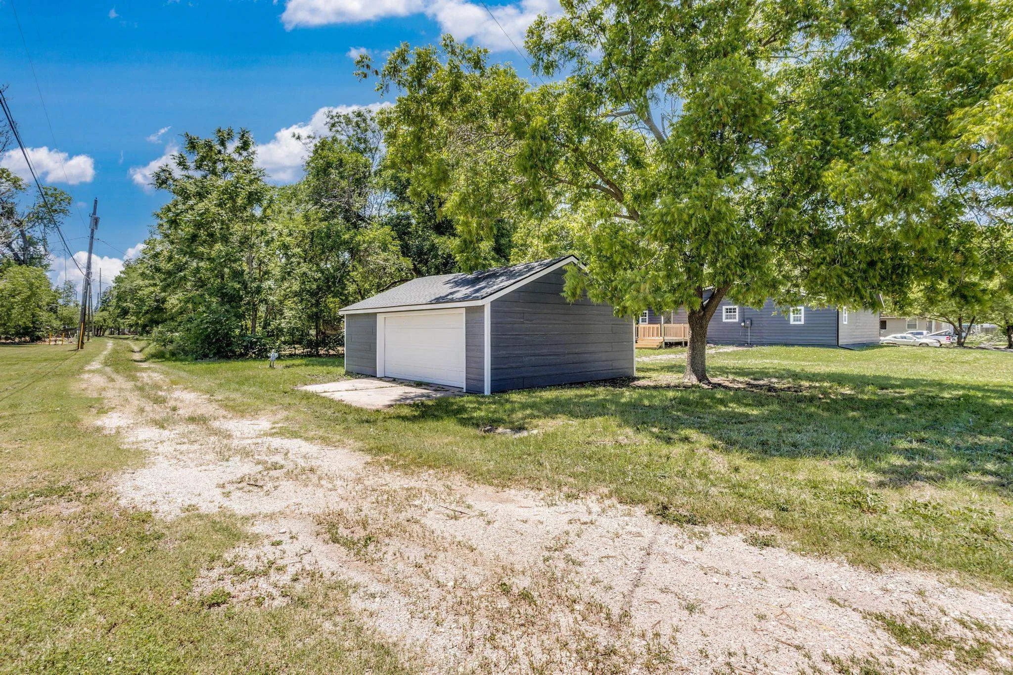 Halstead, Kansas 67056, United States, 5 Bedrooms Bedrooms, ,2 BathroomsBathrooms,Residential,Active,136297