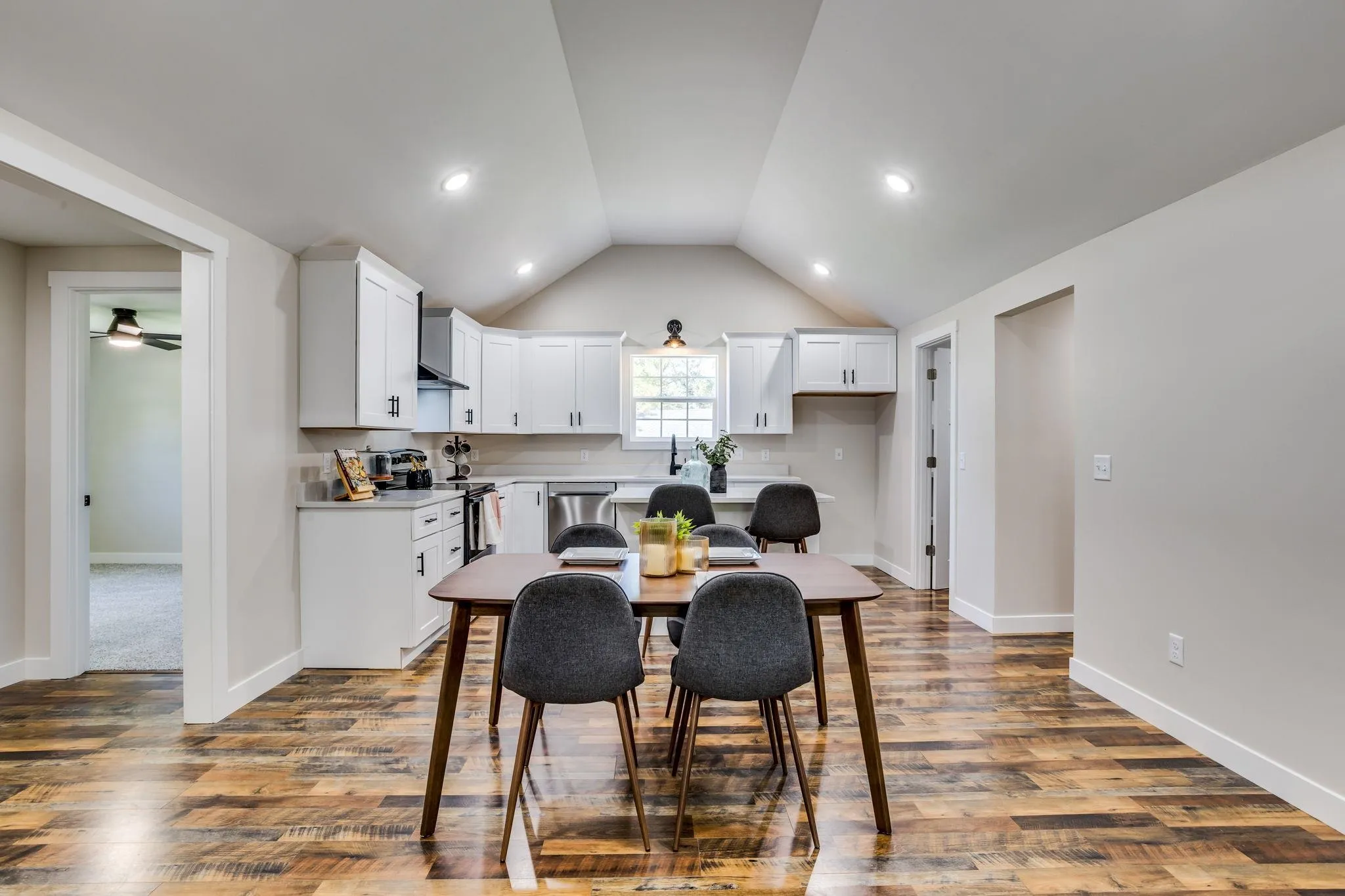 Halstead, Kansas 67056, United States, 5 Bedrooms Bedrooms, ,2 BathroomsBathrooms,Residential,Active,136297