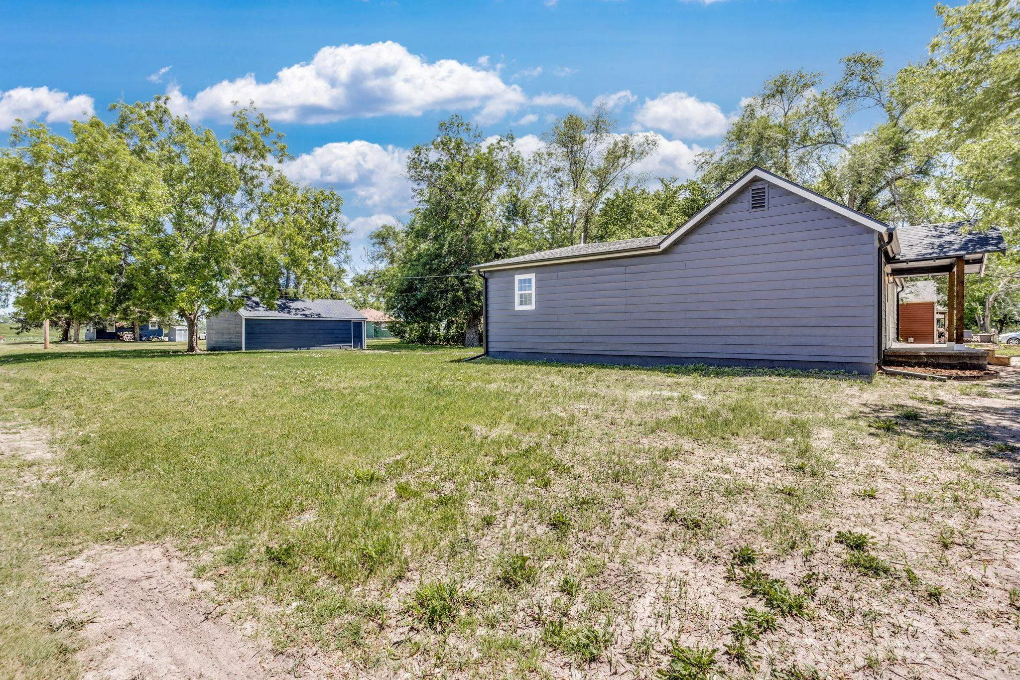 Halstead, Kansas 67056, United States, 5 Bedrooms Bedrooms, ,2 BathroomsBathrooms,Residential,Active,136297