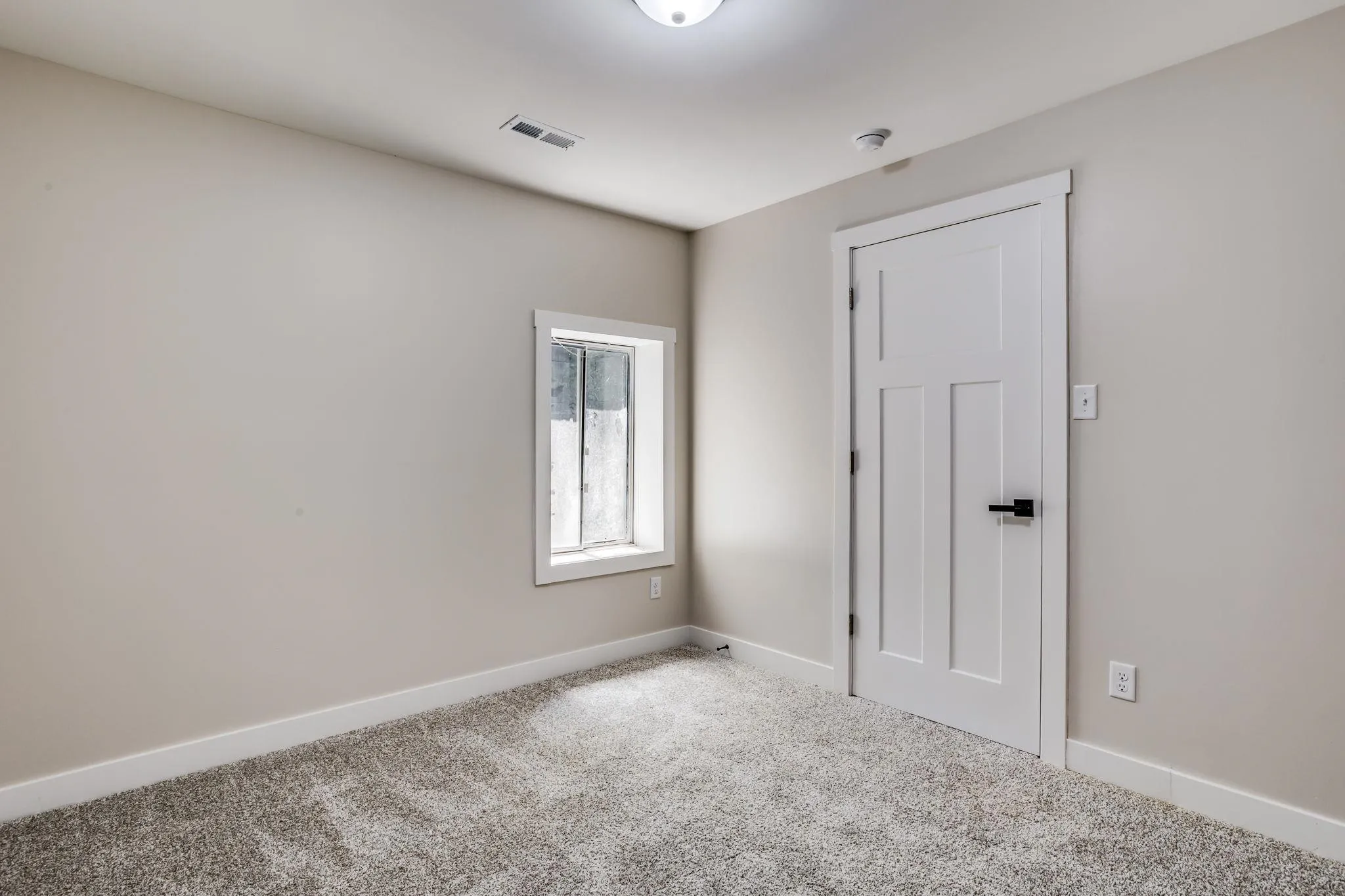 Halstead, Kansas 67056, United States, 5 Bedrooms Bedrooms, ,2 BathroomsBathrooms,Residential,Active,136297