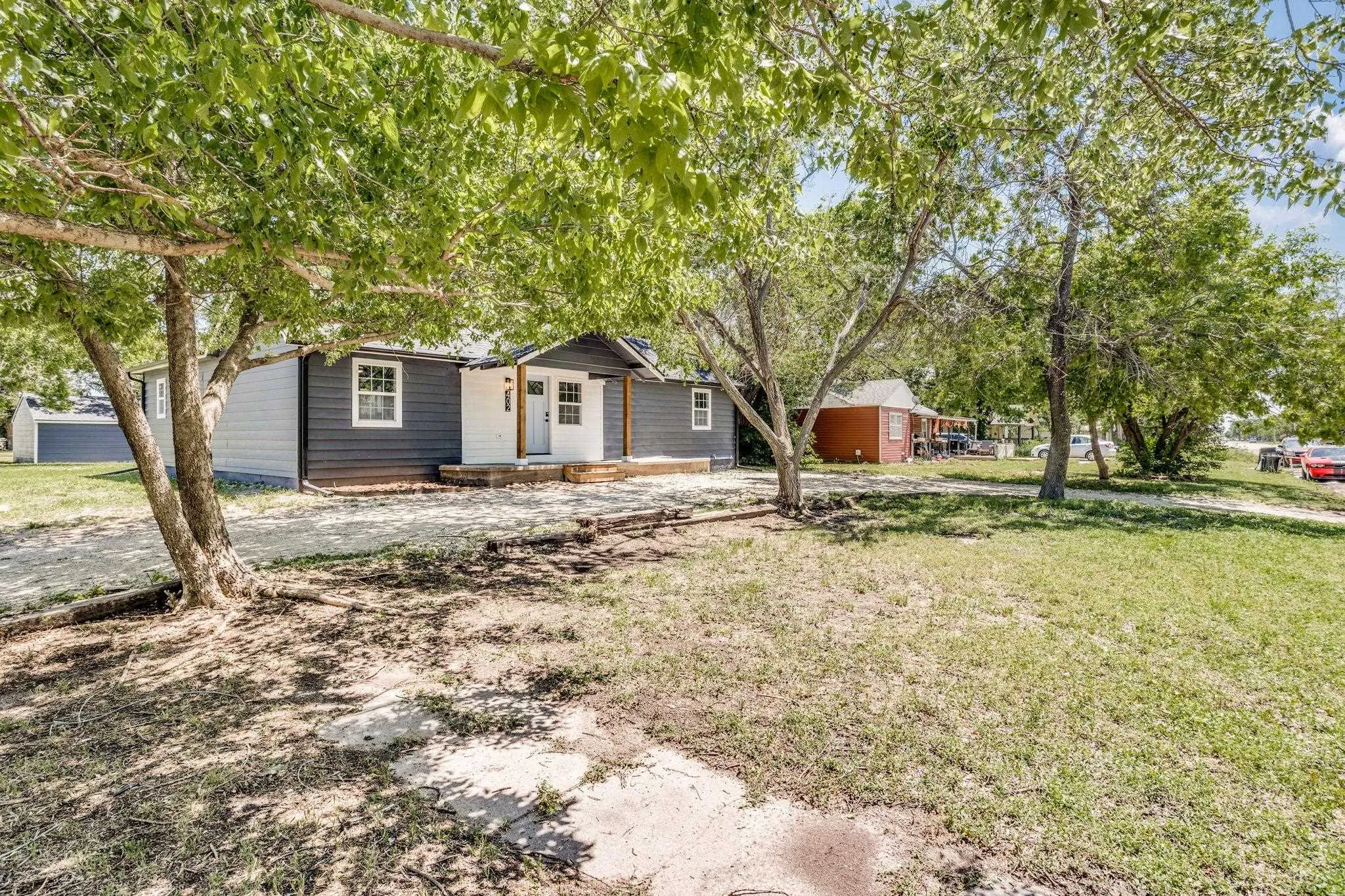 Halstead, Kansas 67056, United States, 5 Bedrooms Bedrooms, ,2 BathroomsBathrooms,Residential,Active,136297