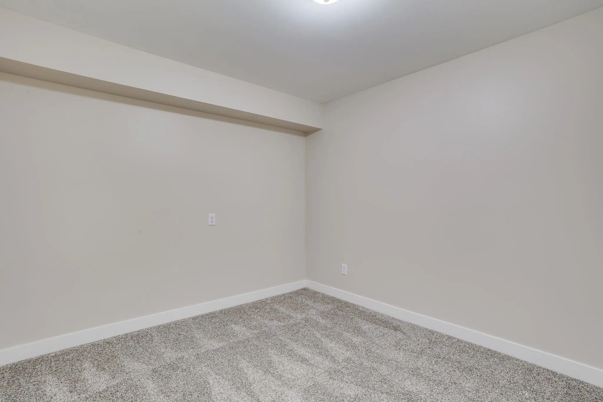 Halstead, Kansas 67056, United States, 5 Bedrooms Bedrooms, ,2 BathroomsBathrooms,Residential,Active,136297