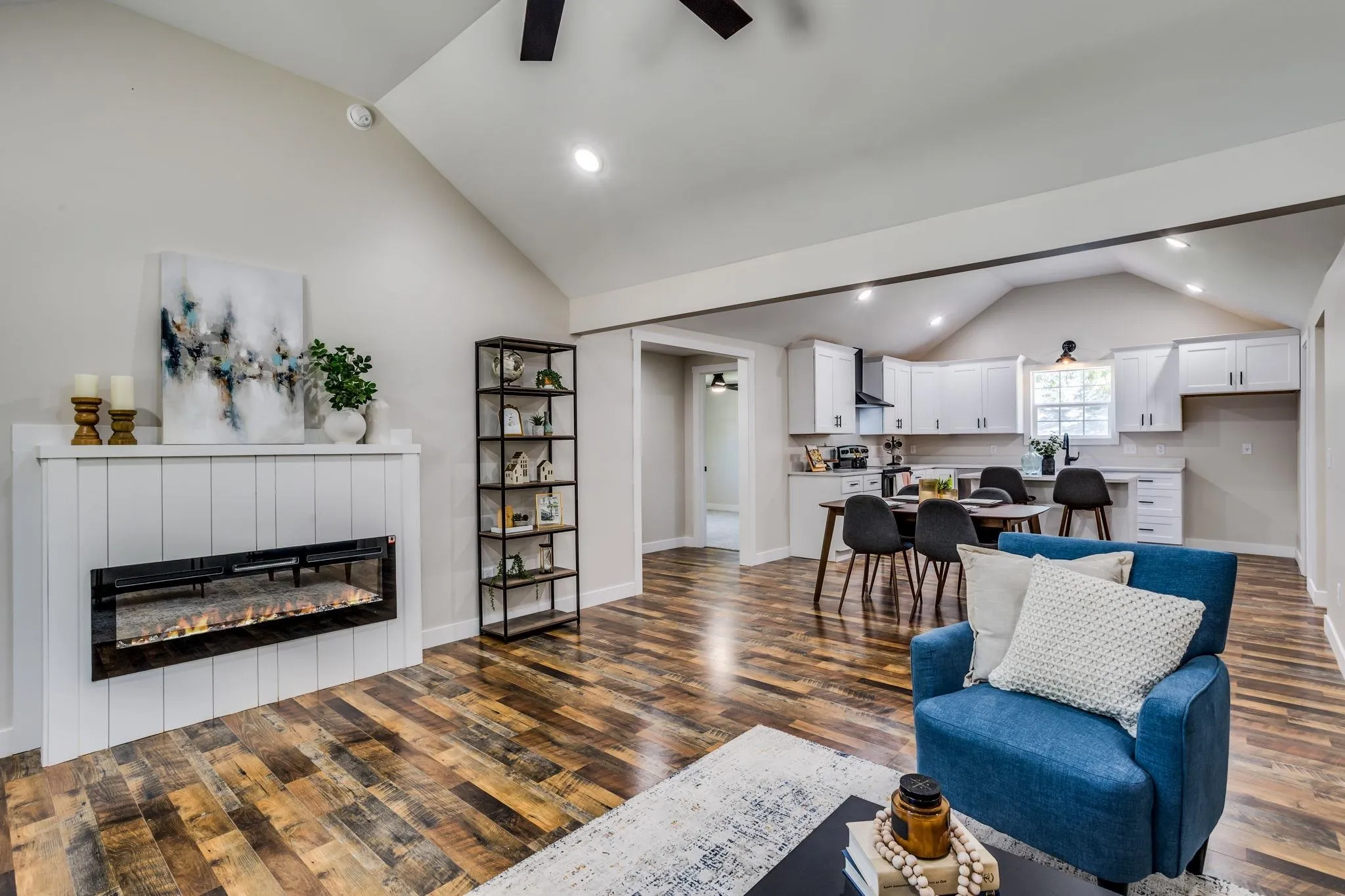 Halstead, Kansas 67056, United States, 5 Bedrooms Bedrooms, ,2 BathroomsBathrooms,Residential,Active,136297