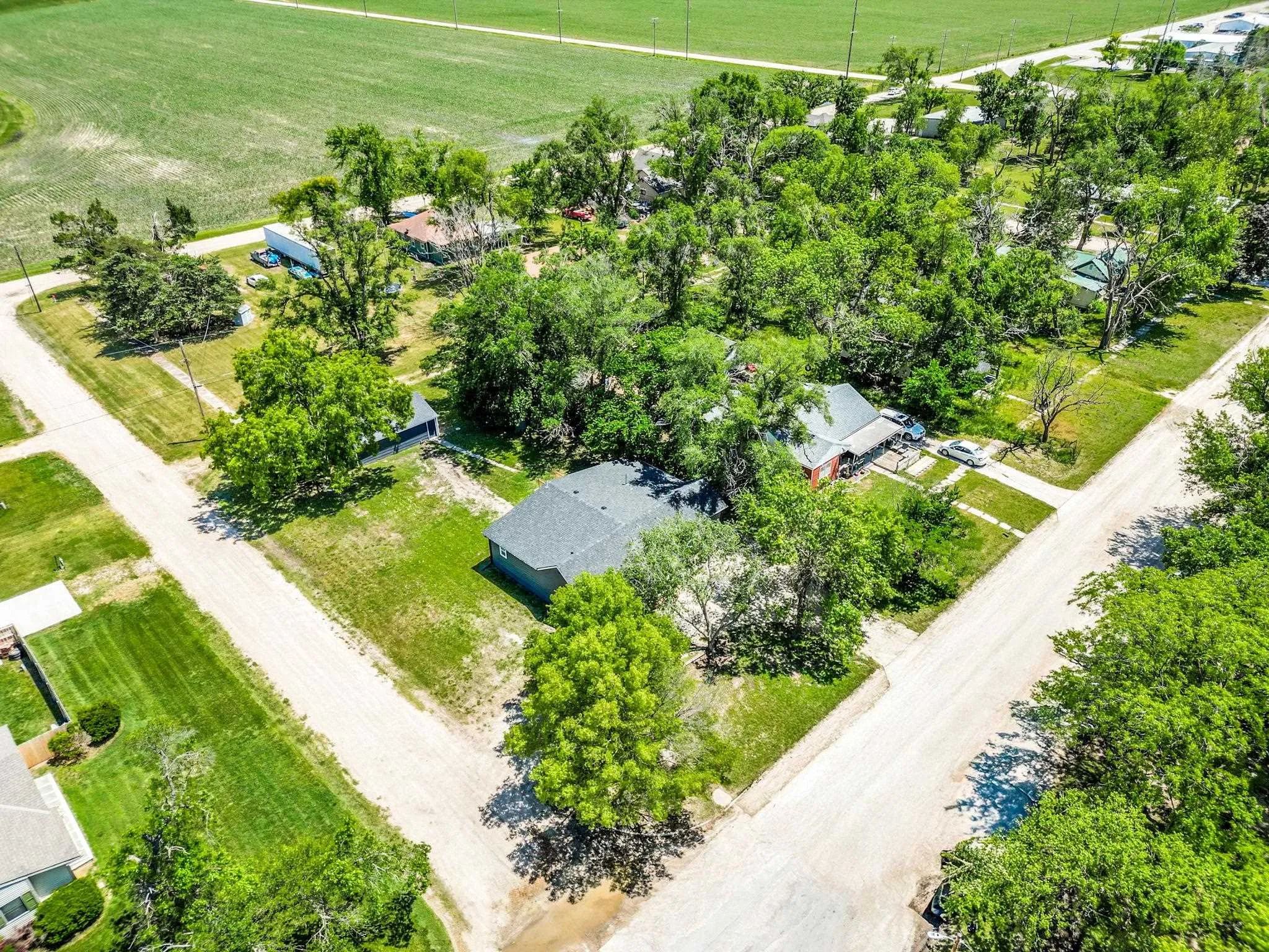 Halstead, Kansas 67056, United States, 5 Bedrooms Bedrooms, ,2 BathroomsBathrooms,Residential,Active,136297