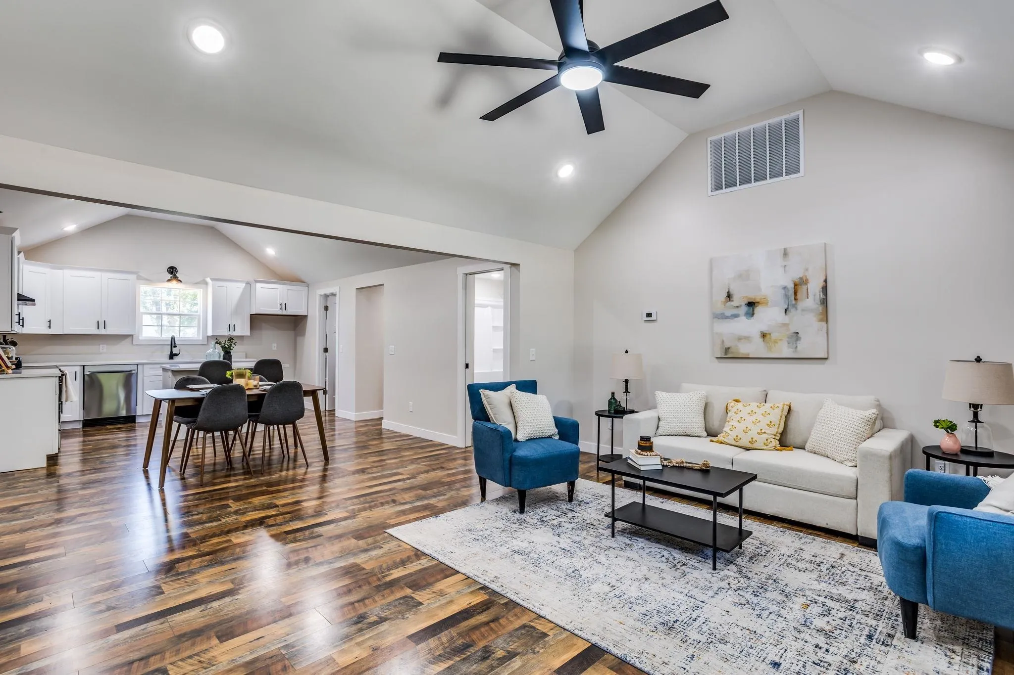 Halstead, Kansas 67056, United States, 5 Bedrooms Bedrooms, ,2 BathroomsBathrooms,Residential,Active,136297