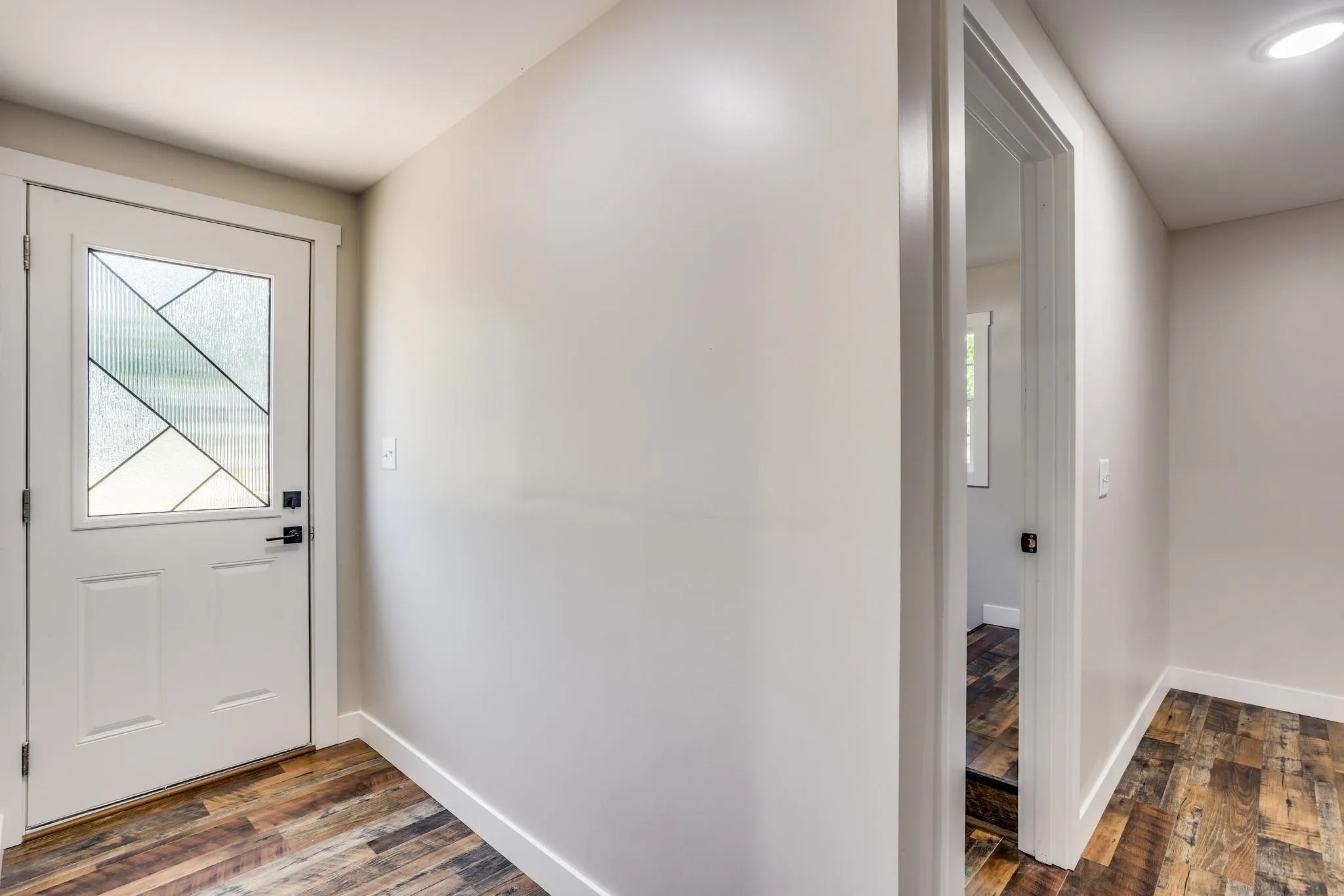 Halstead, Kansas 67056, United States, 5 Bedrooms Bedrooms, ,2 BathroomsBathrooms,Residential,Active,136297