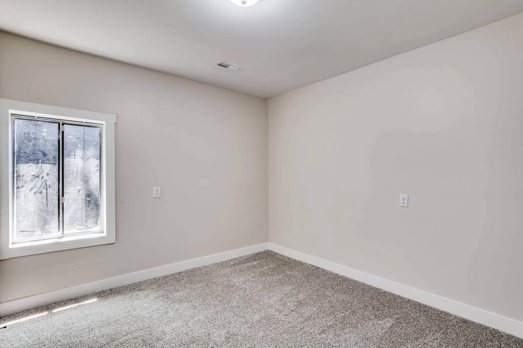 Halstead, Kansas 67056, United States, 5 Bedrooms Bedrooms, ,2 BathroomsBathrooms,Residential,Active,136297