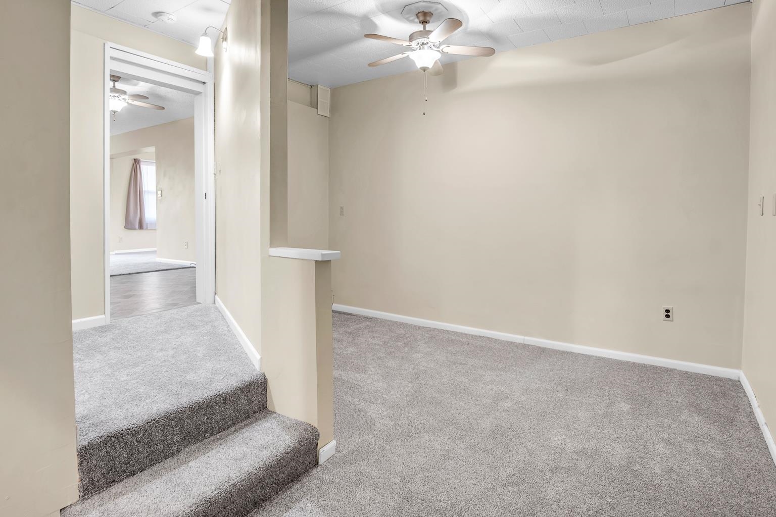 Newton, Kansas 67114, United States, 4 Bedrooms Bedrooms, ,2 BathroomsBathrooms,Residential,Pending,59919