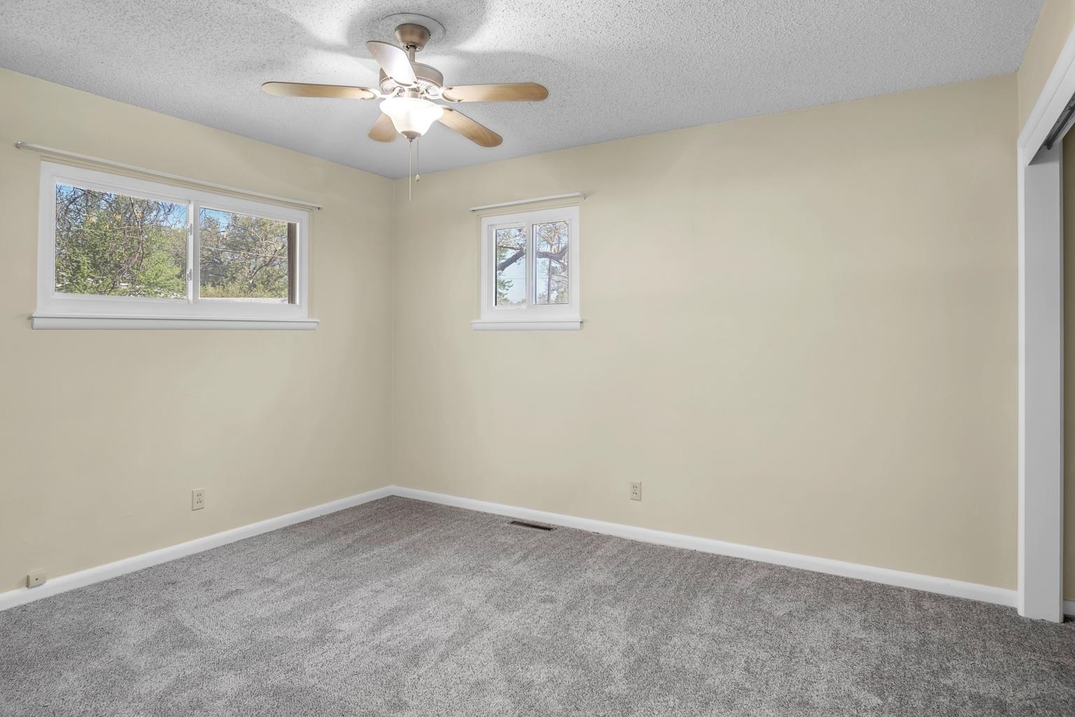 Newton, Kansas 67114, United States, 4 Bedrooms Bedrooms, ,2 BathroomsBathrooms,Residential,Pending,59919