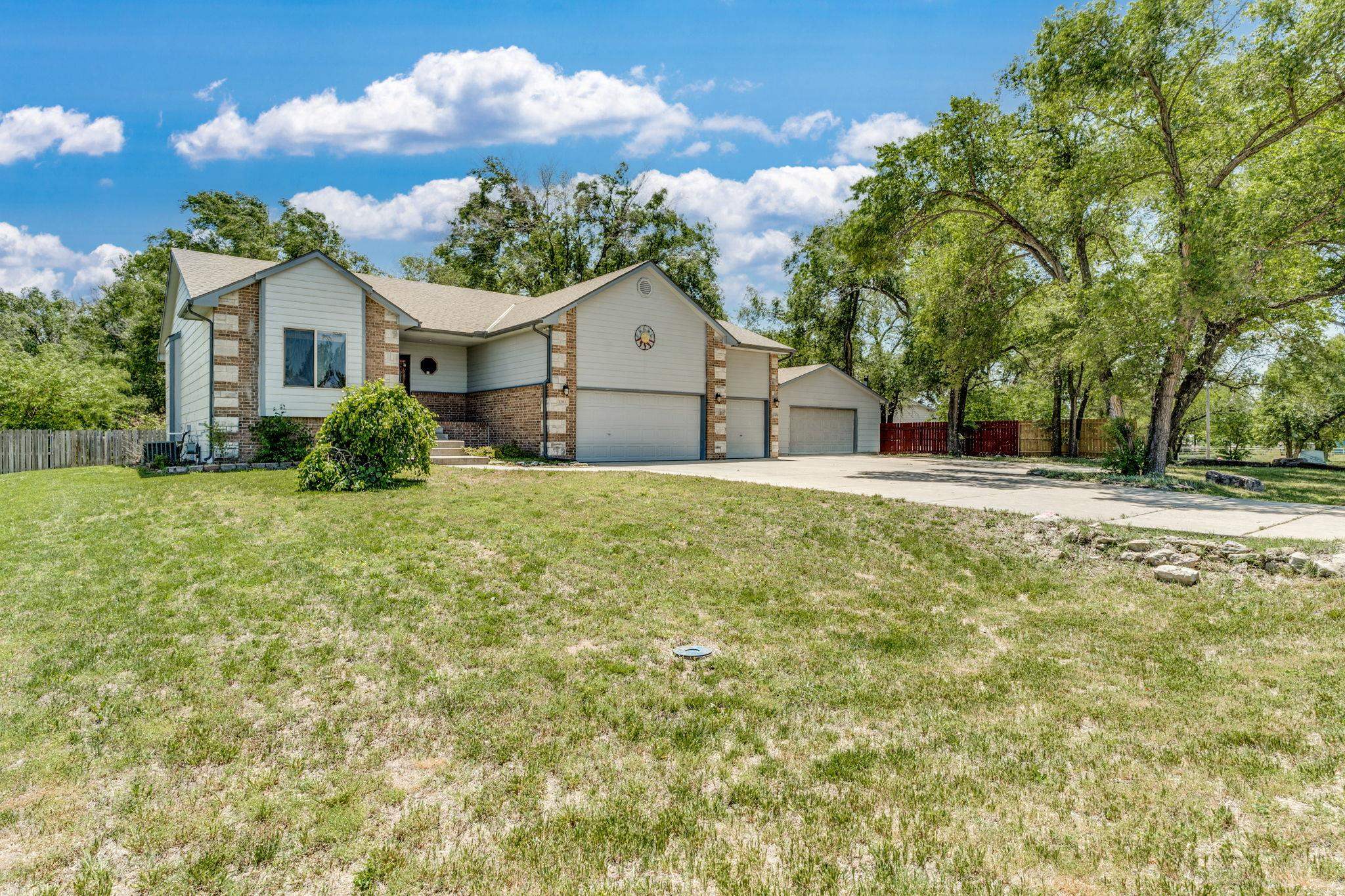 1201 E Winesap St, Haysville, Kansas image 3