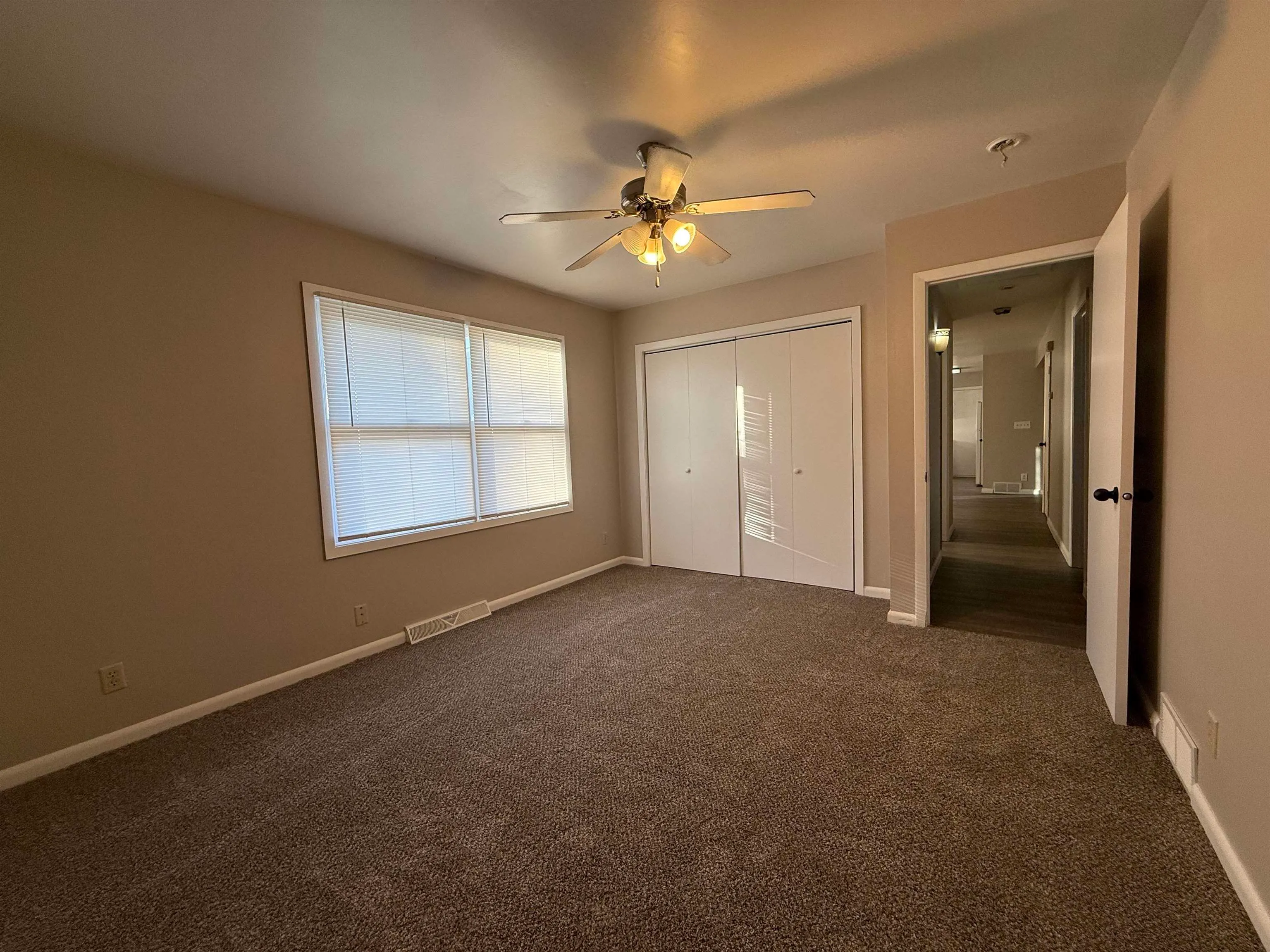 Winfield, Kansas 67156, United States, 4 Bedrooms Bedrooms, ,2 BathroomsBathrooms,Residential,Active,243804