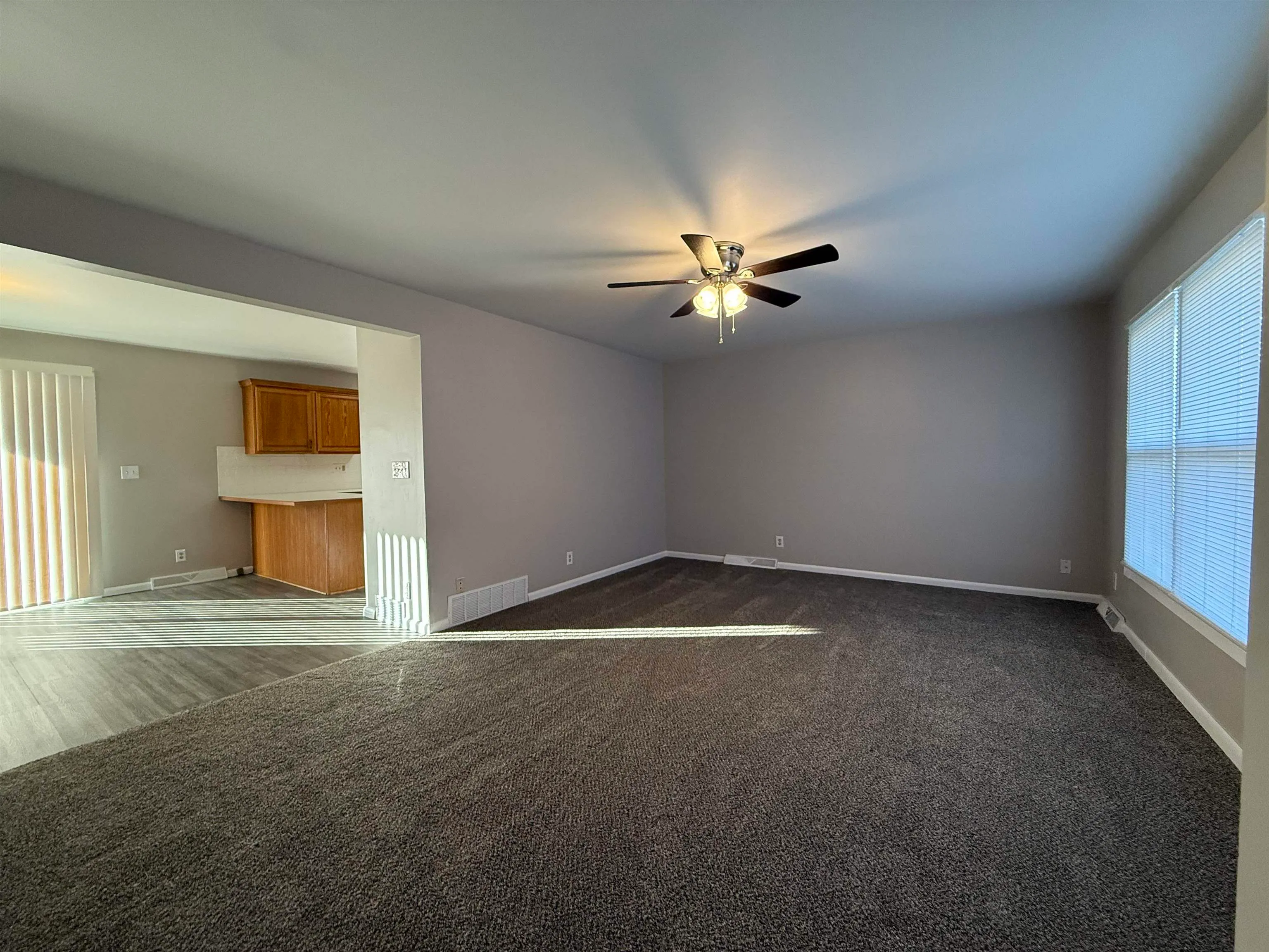 Winfield, Kansas 67156, United States, 4 Bedrooms Bedrooms, ,2 BathroomsBathrooms,Residential,Active,243804