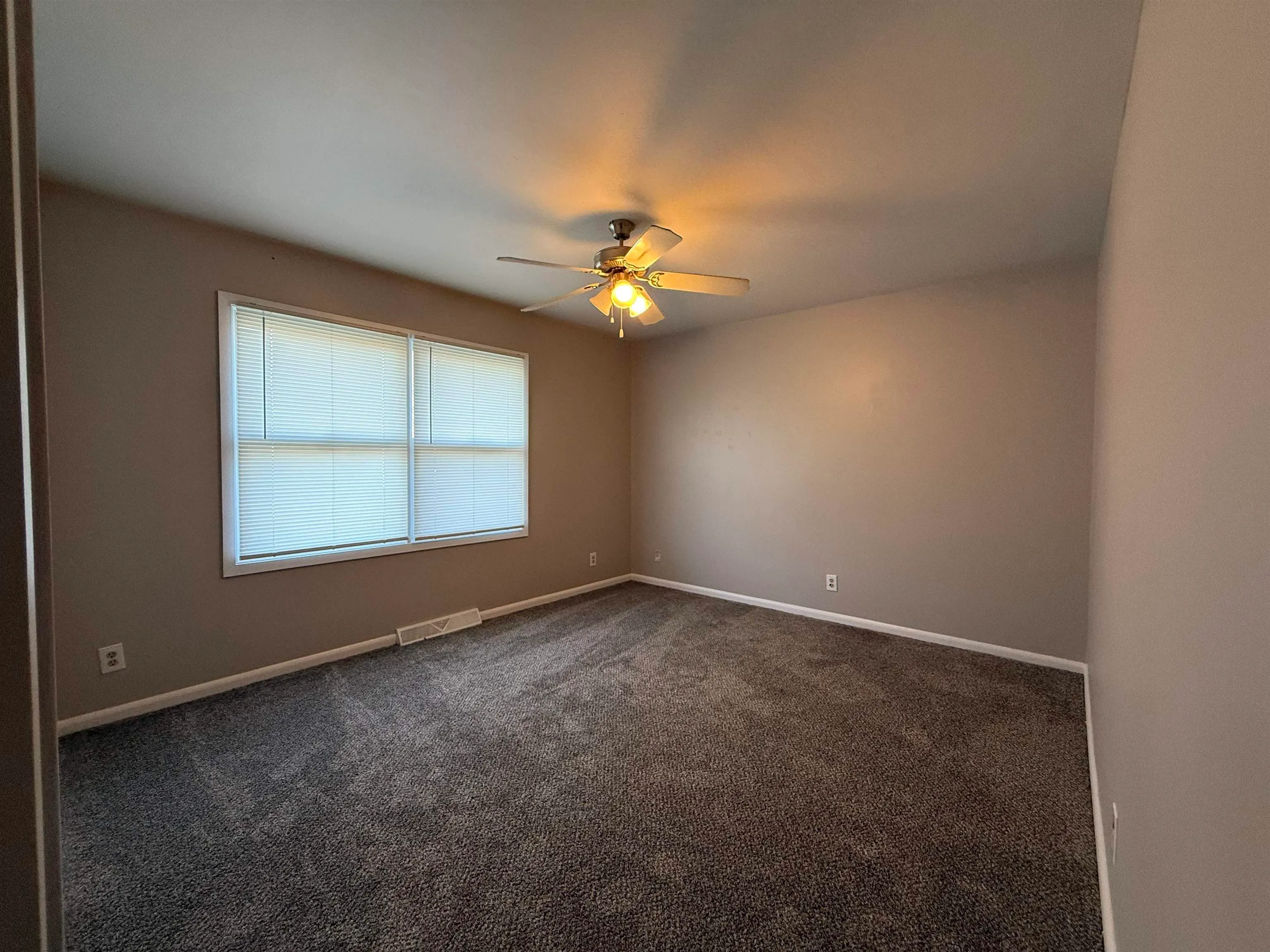 Winfield, Kansas 67156, United States, 4 Bedrooms Bedrooms, ,2 BathroomsBathrooms,Residential,Active,243804