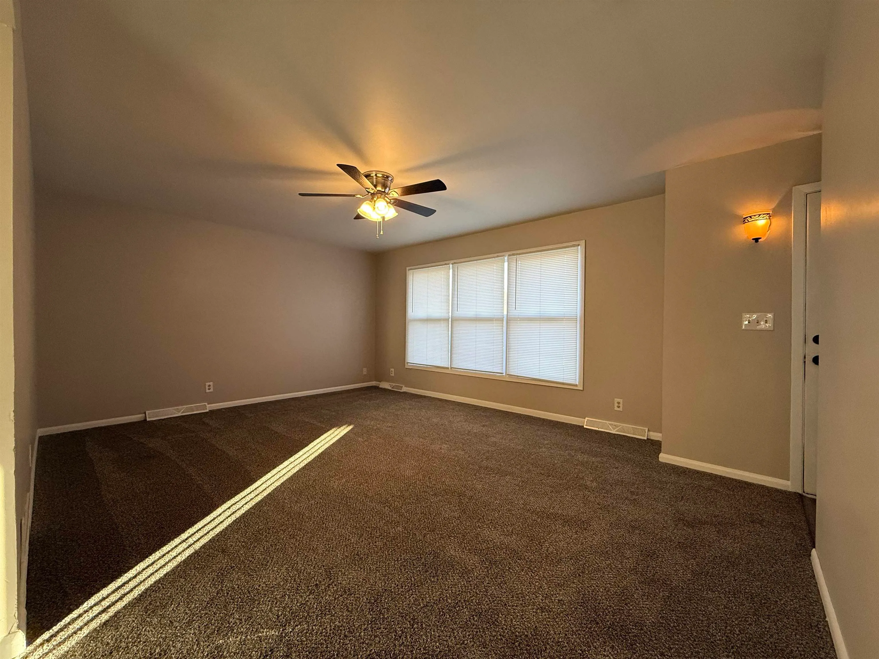 Winfield, Kansas 67156, United States, 4 Bedrooms Bedrooms, ,2 BathroomsBathrooms,Residential,Active,243804