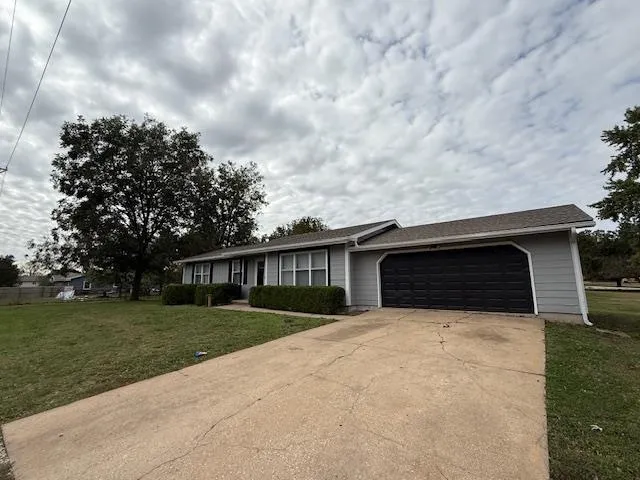 Winfield, Kansas 67156, United States, 4 Bedrooms Bedrooms, ,2 BathroomsBathrooms,Residential,Active,243804