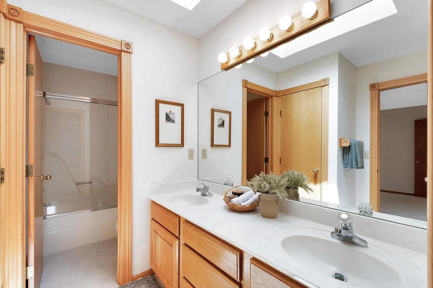 Wichita, Kansas 67230, United States, 4 Bedrooms Bedrooms, ,4 BathroomsBathrooms,Residential,Pending,182504