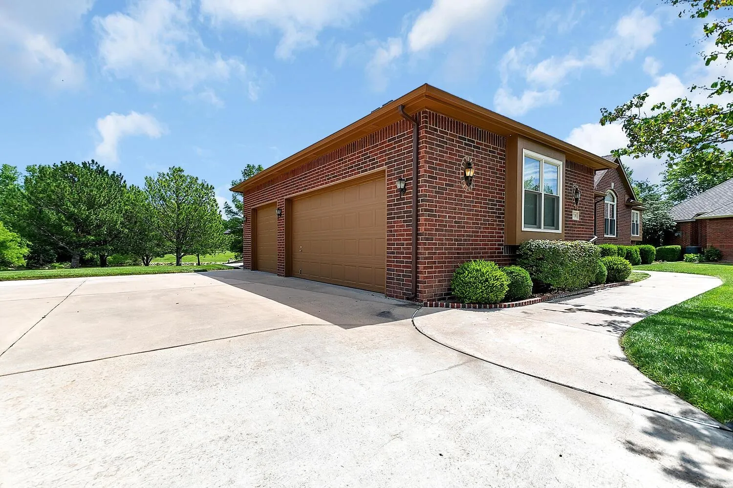 Wichita, Kansas 67230, United States, 4 Bedrooms Bedrooms, ,4 BathroomsBathrooms,Residential,Pending,182504