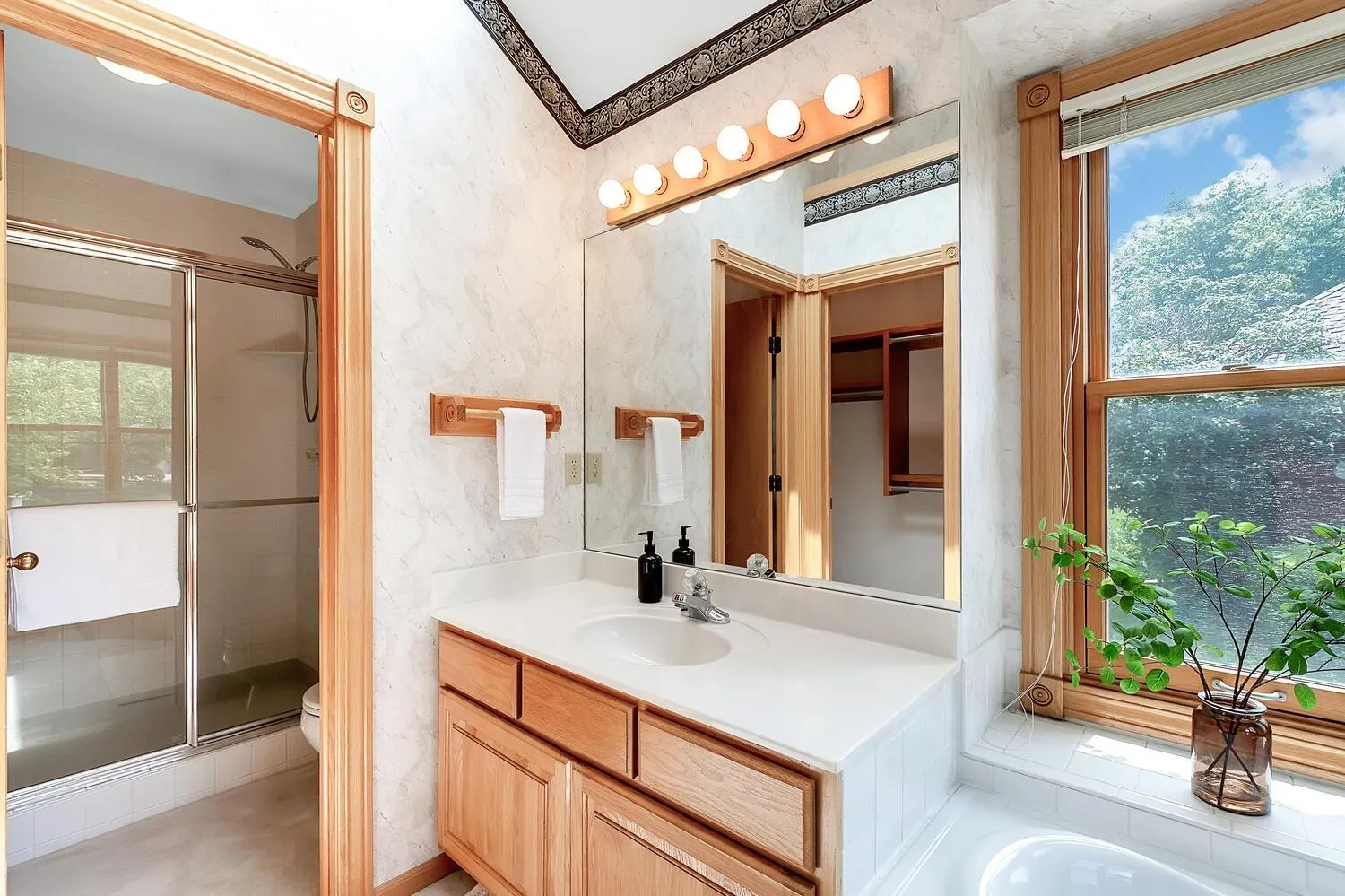 Wichita, Kansas 67230, United States, 4 Bedrooms Bedrooms, ,4 BathroomsBathrooms,Residential,Pending,182504