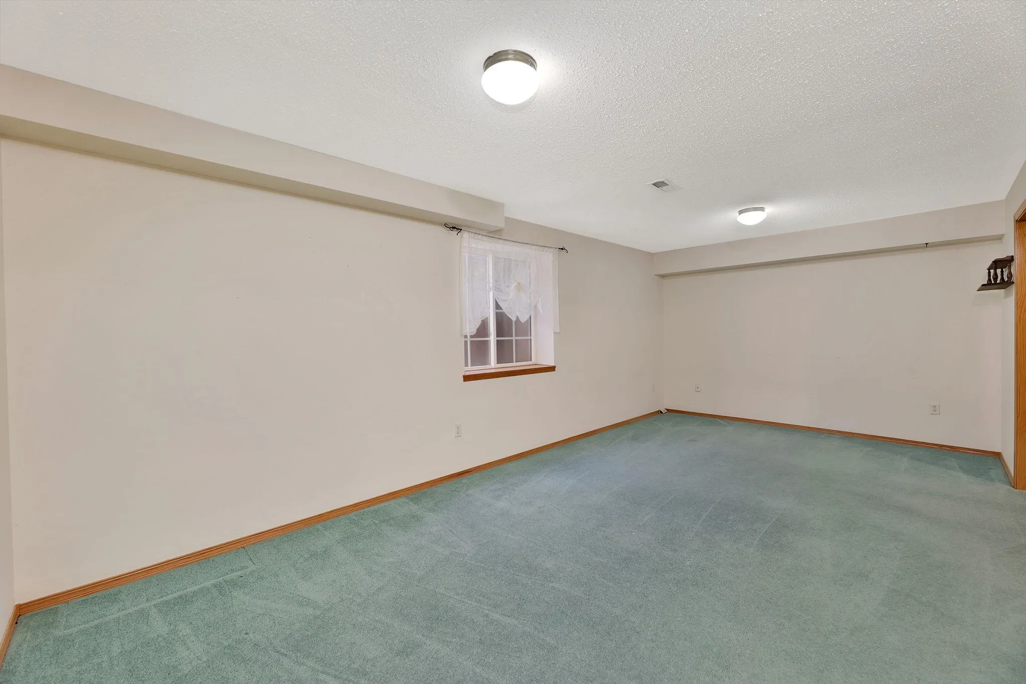 Wichita, Kansas 67212, United States, 3 Bedrooms Bedrooms, ,2 BathroomsBathrooms,Residential,Pending,78280