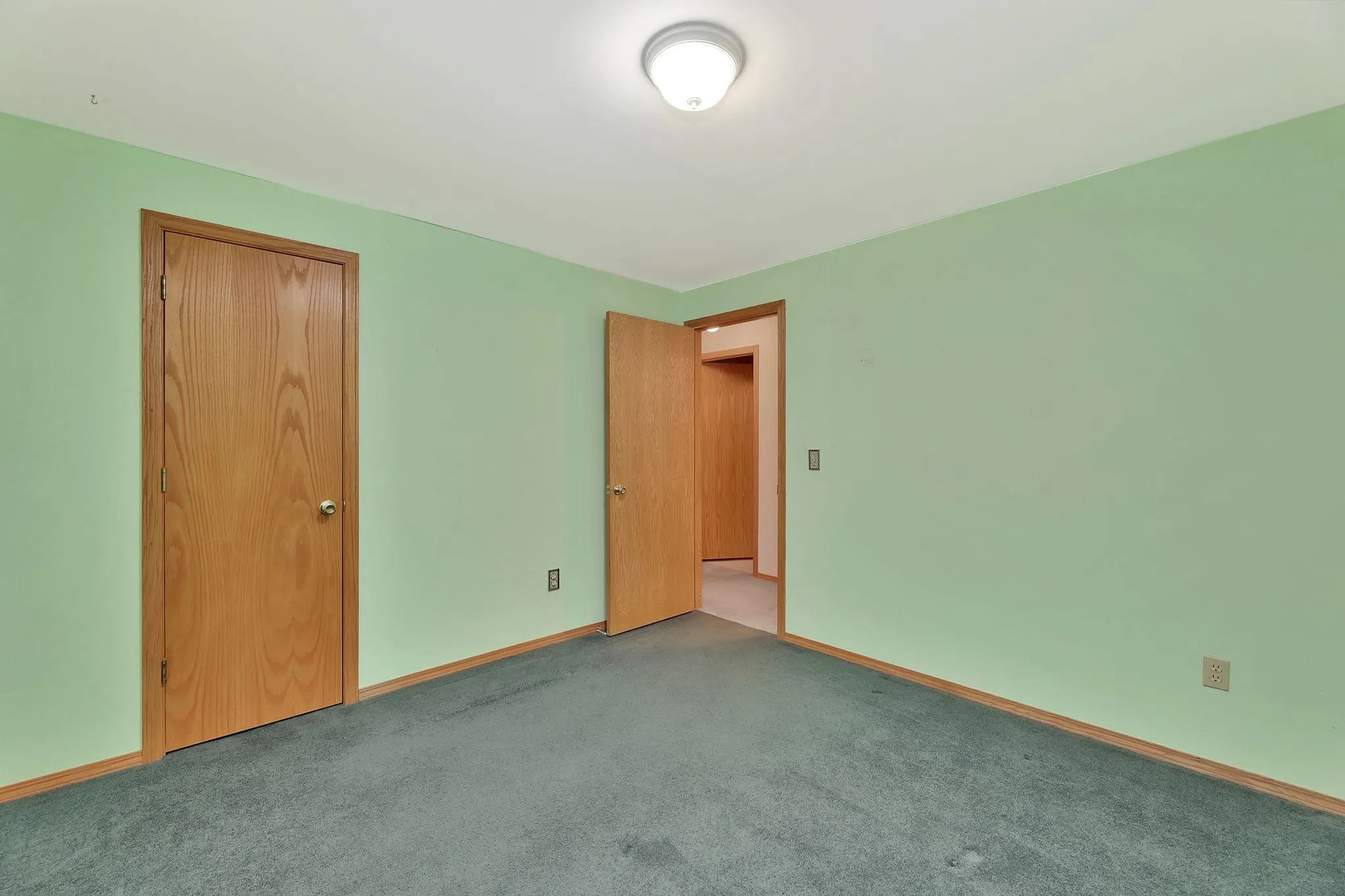 Wichita, Kansas 67212, United States, 3 Bedrooms Bedrooms, ,2 BathroomsBathrooms,Residential,Pending,78280