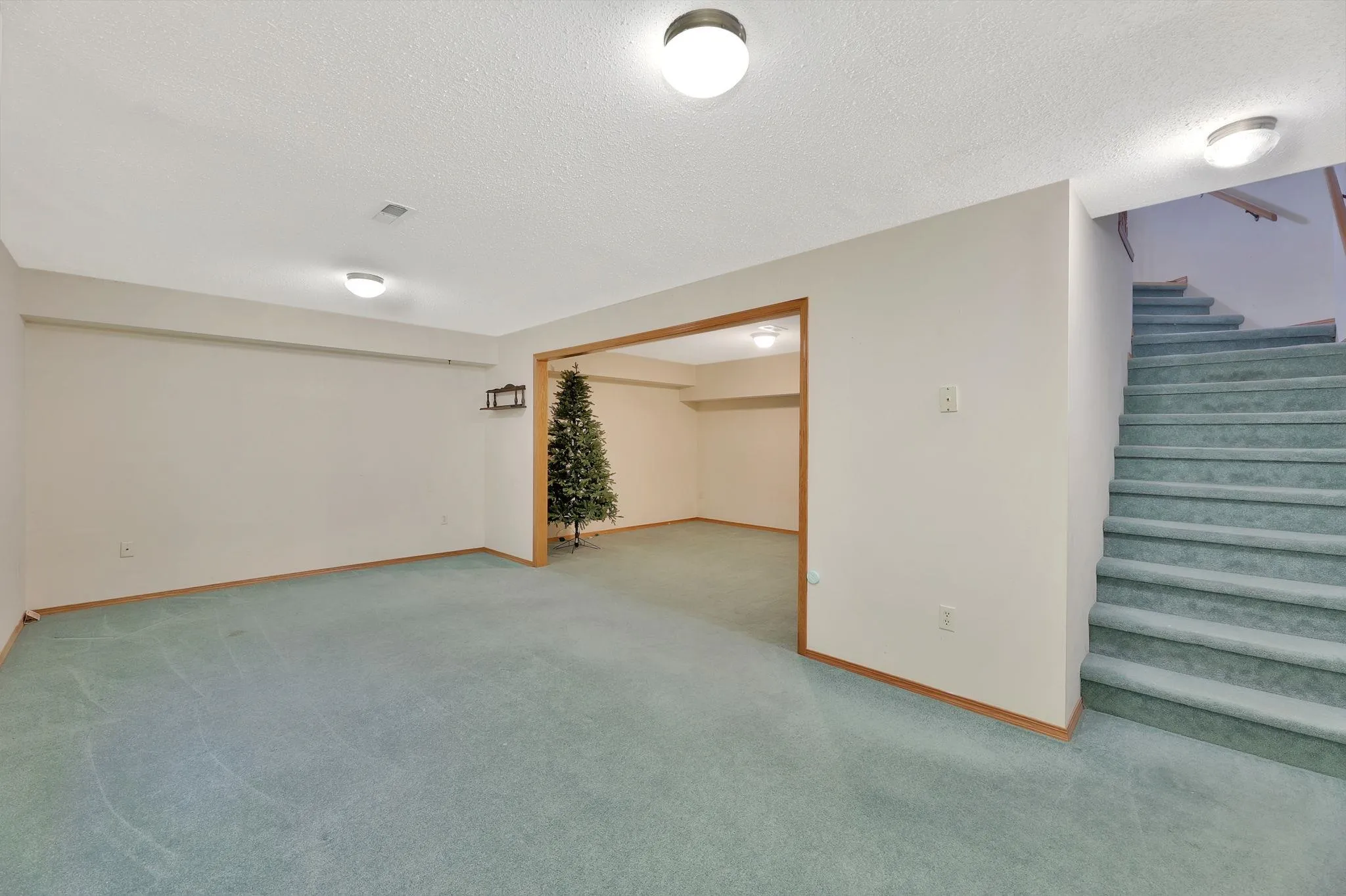 Wichita, Kansas 67212, United States, 3 Bedrooms Bedrooms, ,2 BathroomsBathrooms,Residential,Pending,78280