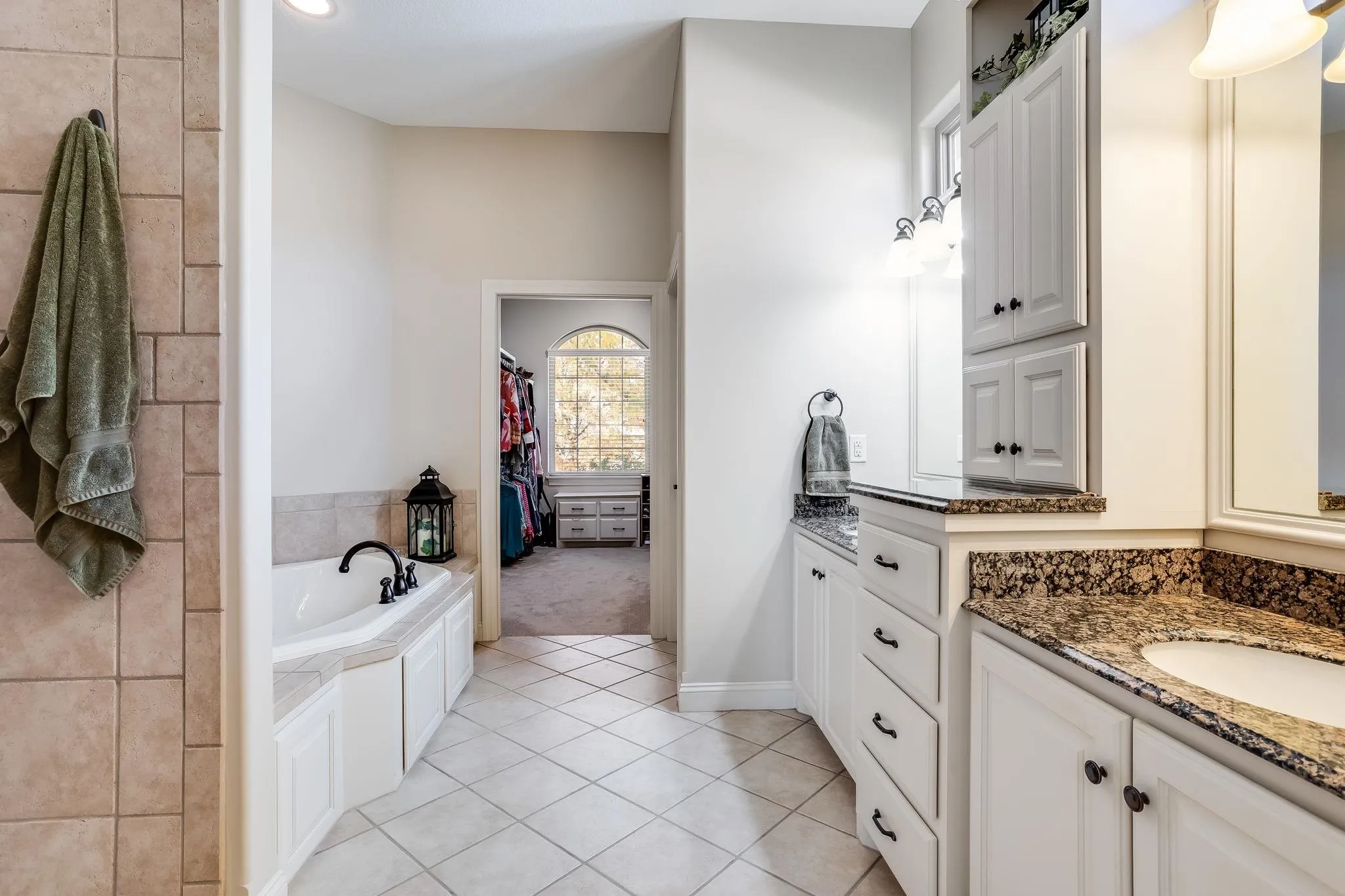 Derby, Kansas 67037, United States, 4 Bedrooms Bedrooms, ,4 BathroomsBathrooms,Residential,Active,239954