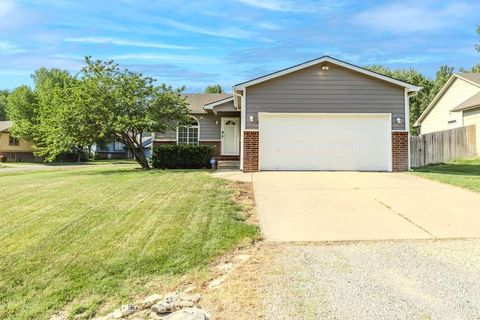 Homes For Sale - 418 W Woodland Dr<br/> Sedgwick County, Derby, KS 67037