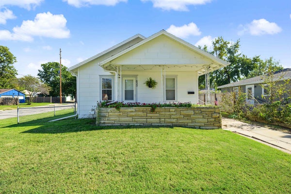 833 SHERIDAN ST, SALINA, KS 67401 - Image bd3214f0e43e962c2fdf4bfe3e22d1e5/601100938