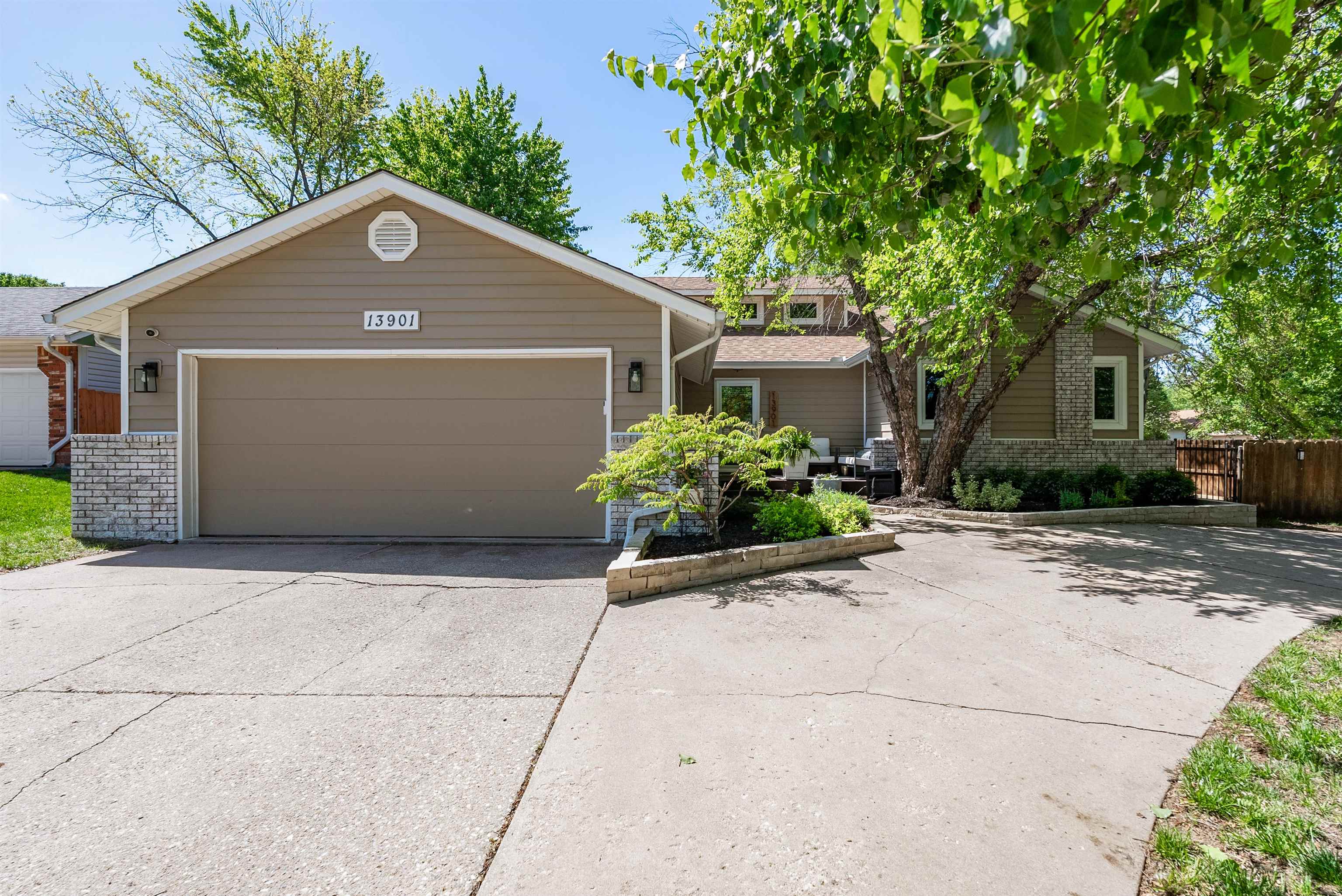 13901 E Lockmoor Cir, Wichita, Virginia image 1