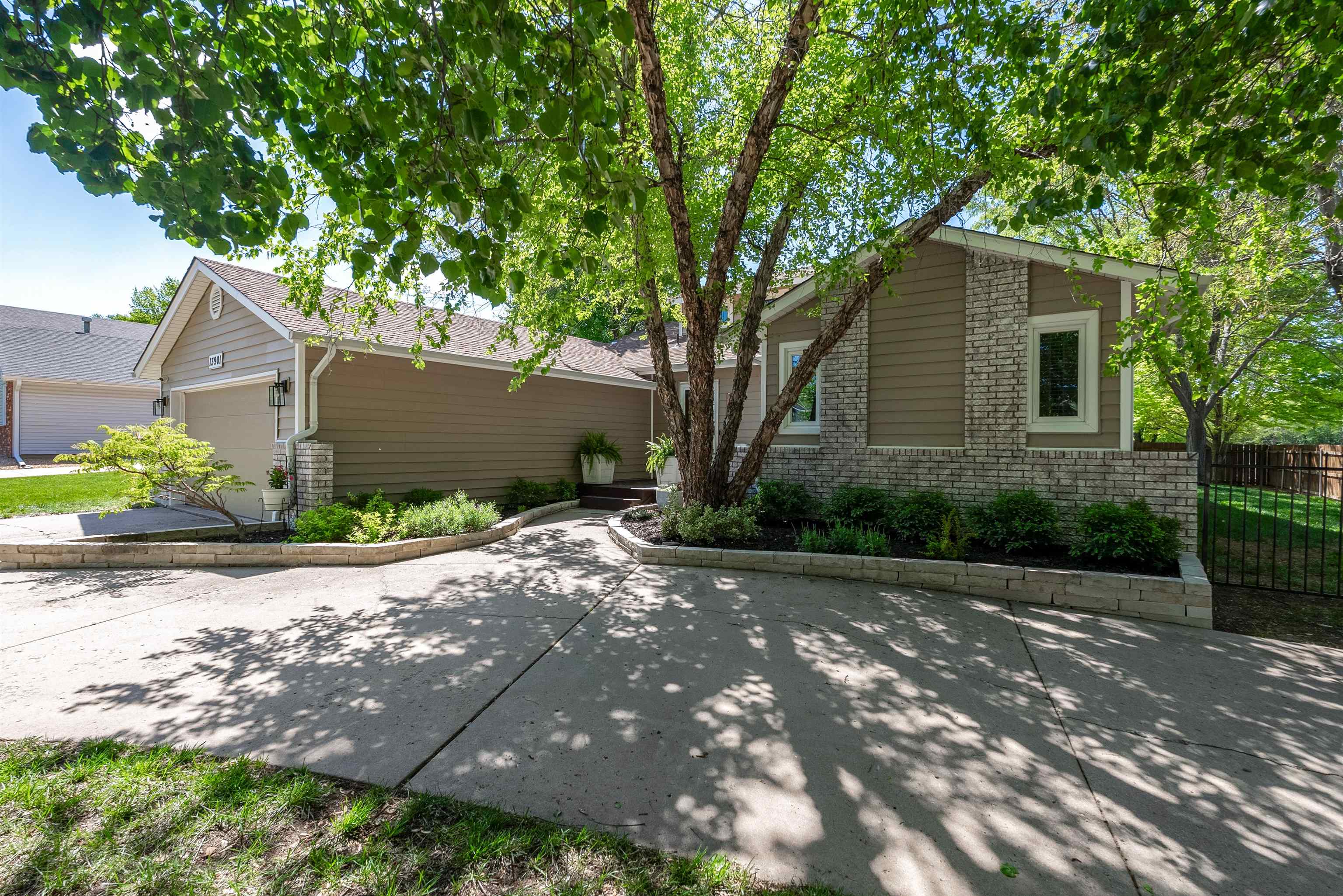 13901 E Lockmoor Cir, Wichita, Virginia image 2