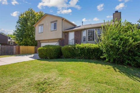 Homes For Sale - 2425 N Beacon Hill<br/> Wichita, KS 67220