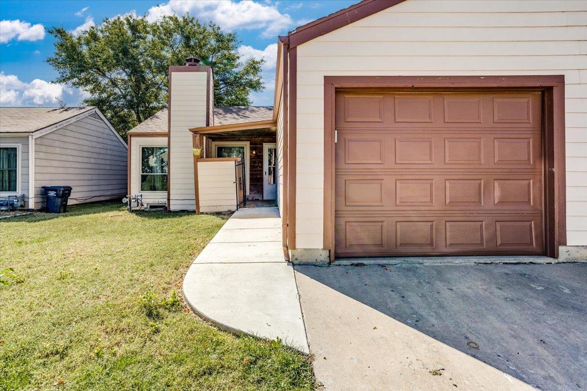 5213 E 20th St, Wichita, Kansas image 1
