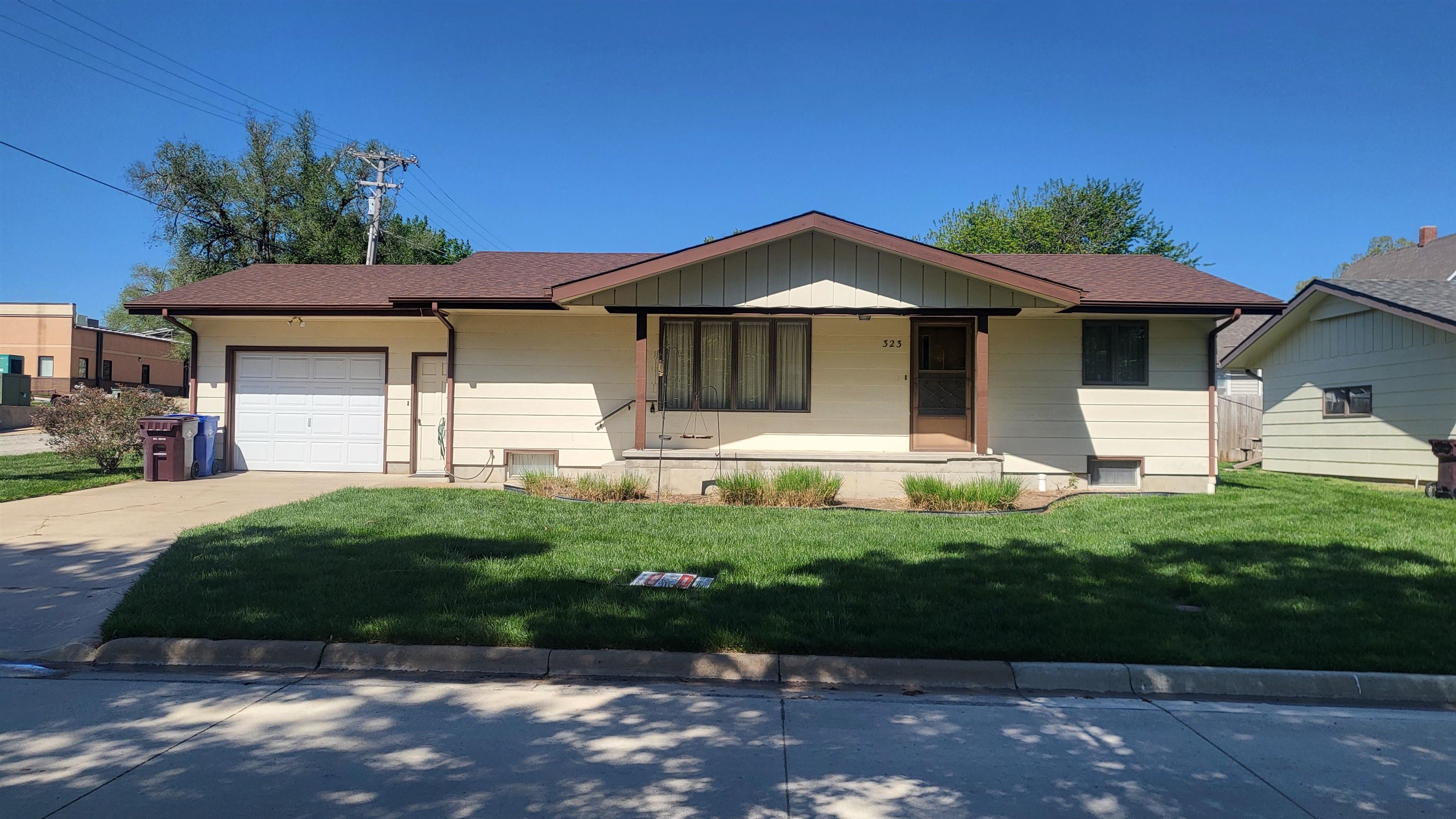 323 N Schmidt Ave, Moundridge, Kansas image 2