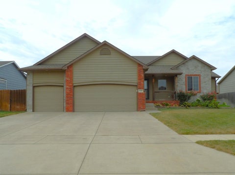 Homes For Sale - 1213 N Lake Ridge Dr<br/> Derby, KS 67037