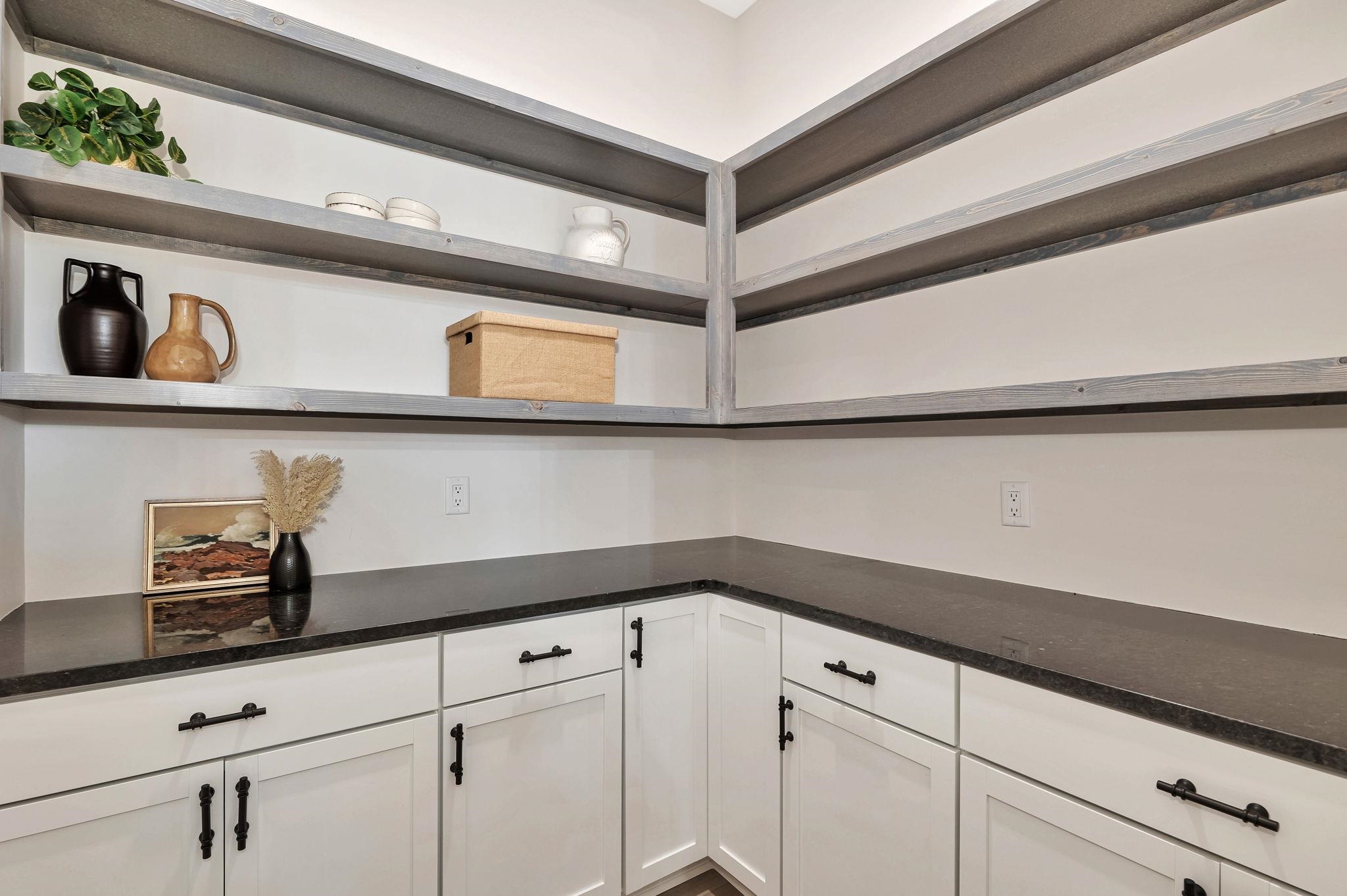 Andover, Kansas 67002, United States, 4 Bedrooms Bedrooms, ,3 BathroomsBathrooms,Residential,Pending,67735