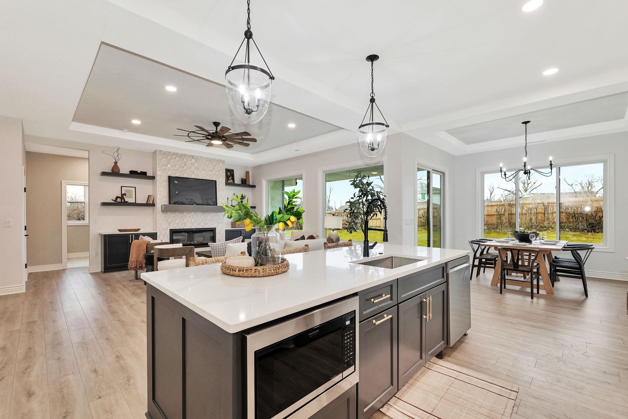 Andover, Kansas 67002, United States, 4 Bedrooms Bedrooms, ,3 BathroomsBathrooms,Residential,Pending,67735