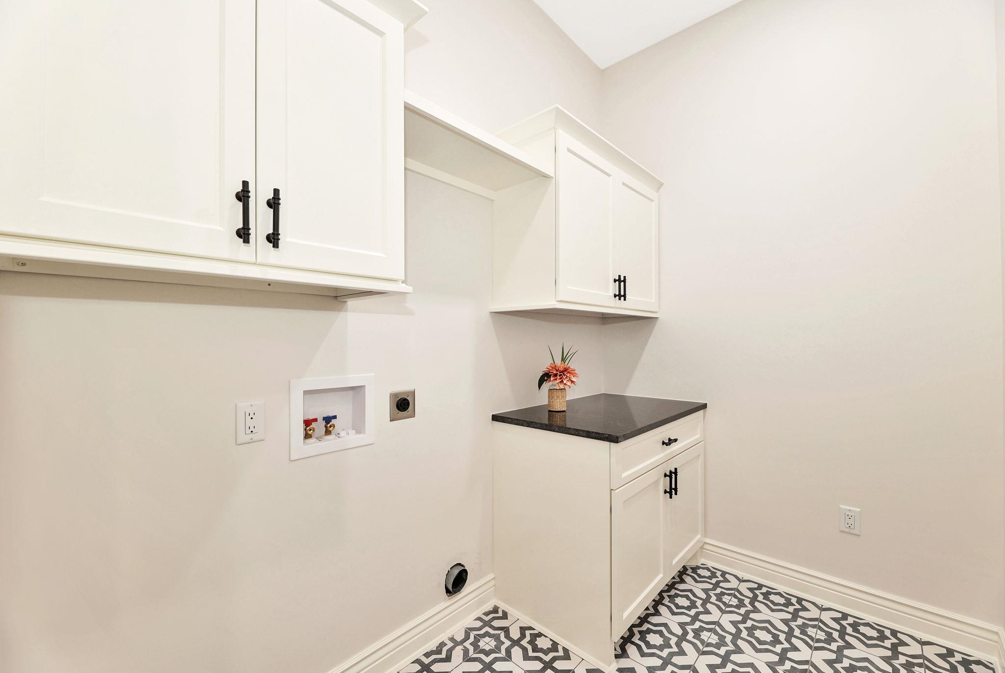 Andover, Kansas 67002, United States, 4 Bedrooms Bedrooms, ,3 BathroomsBathrooms,Residential,Pending,67735