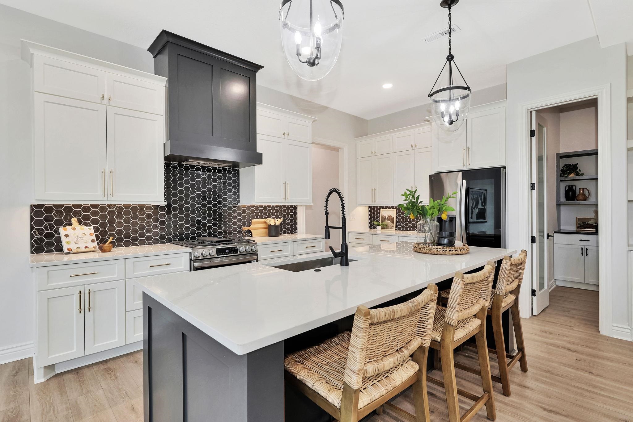 Andover, Kansas 67002, United States, 4 Bedrooms Bedrooms, ,3 BathroomsBathrooms,Residential,Pending,67735