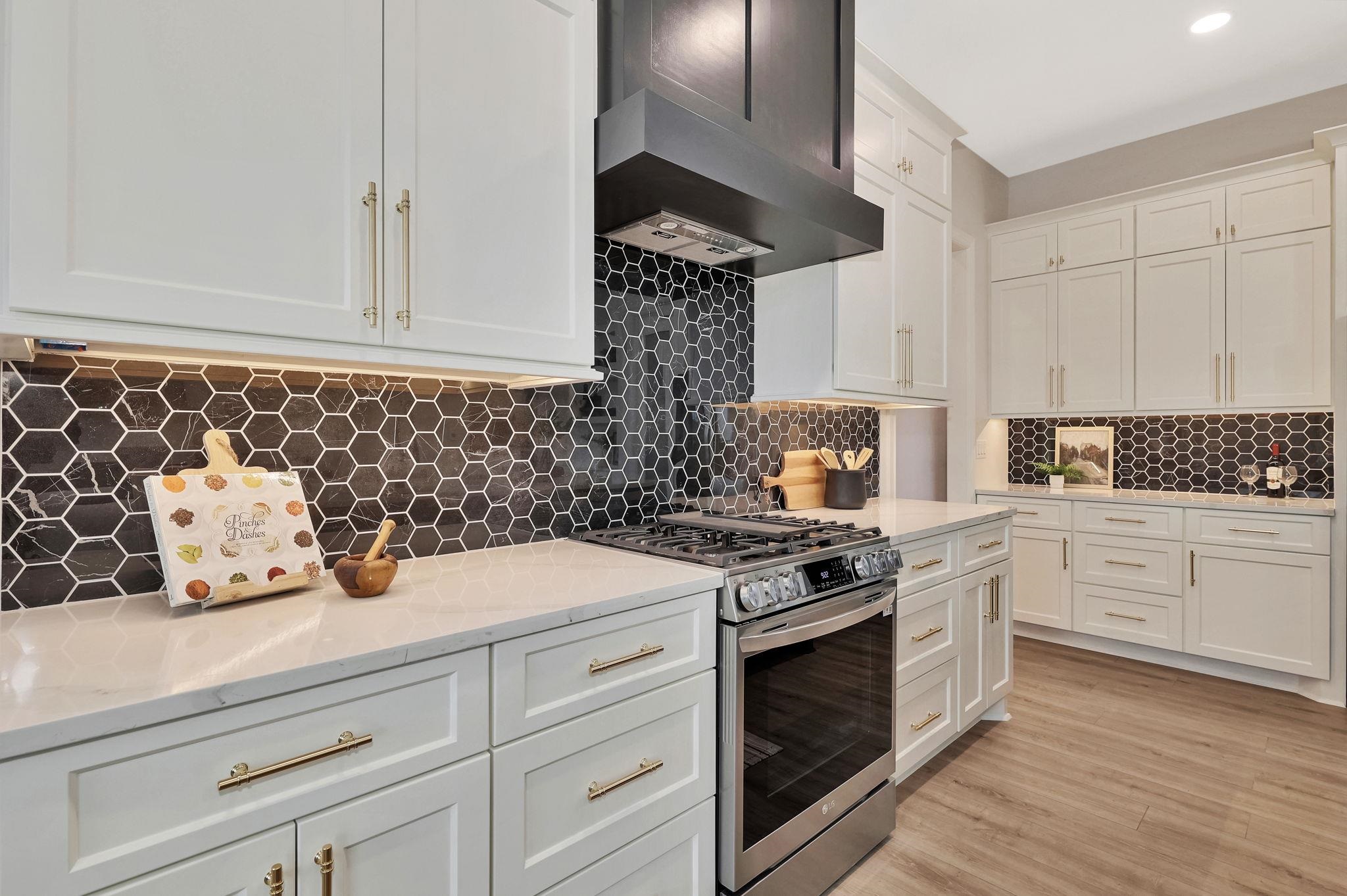 Andover, Kansas 67002, United States, 4 Bedrooms Bedrooms, ,3 BathroomsBathrooms,Residential,Pending,67735