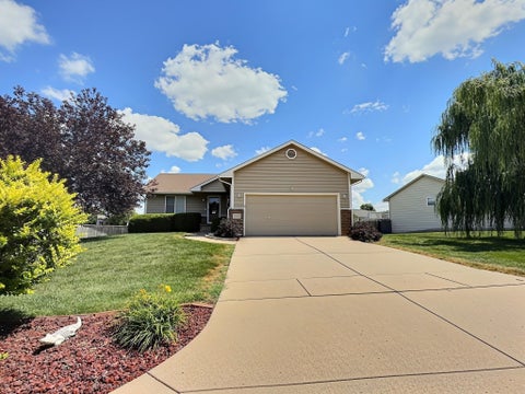 Homes For Sale - 1422 E Prairie Hill<br/> Park City, KS 67219