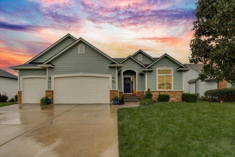 Homes For Sale - 705 Charles St<br/> Hesston, KS 67062