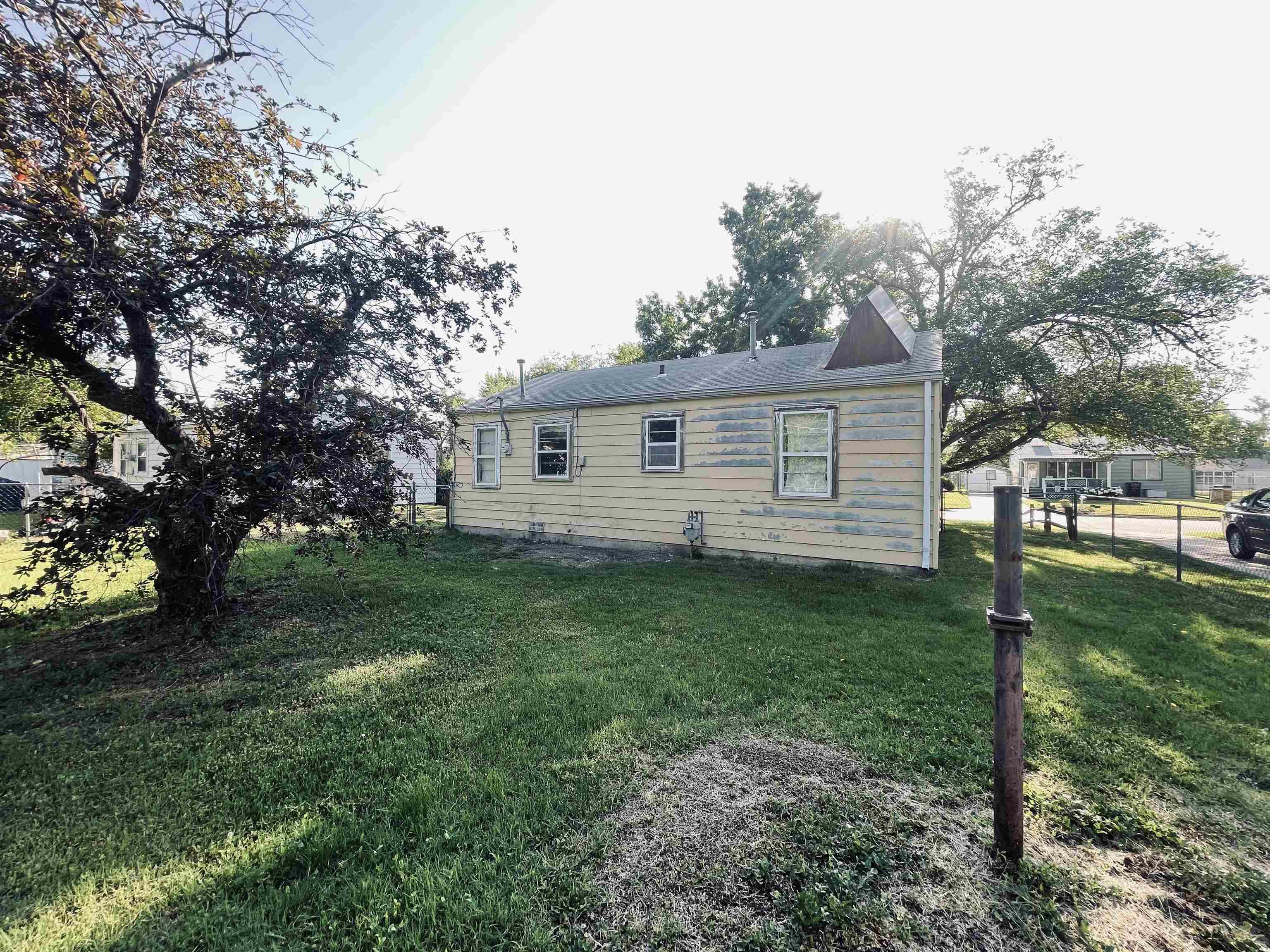866 Seneca Ave, Salina, Kansas image 3