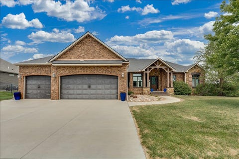 Homes For Sale - 605 Wickersham Dr<br/> McPherson, KS 67460
