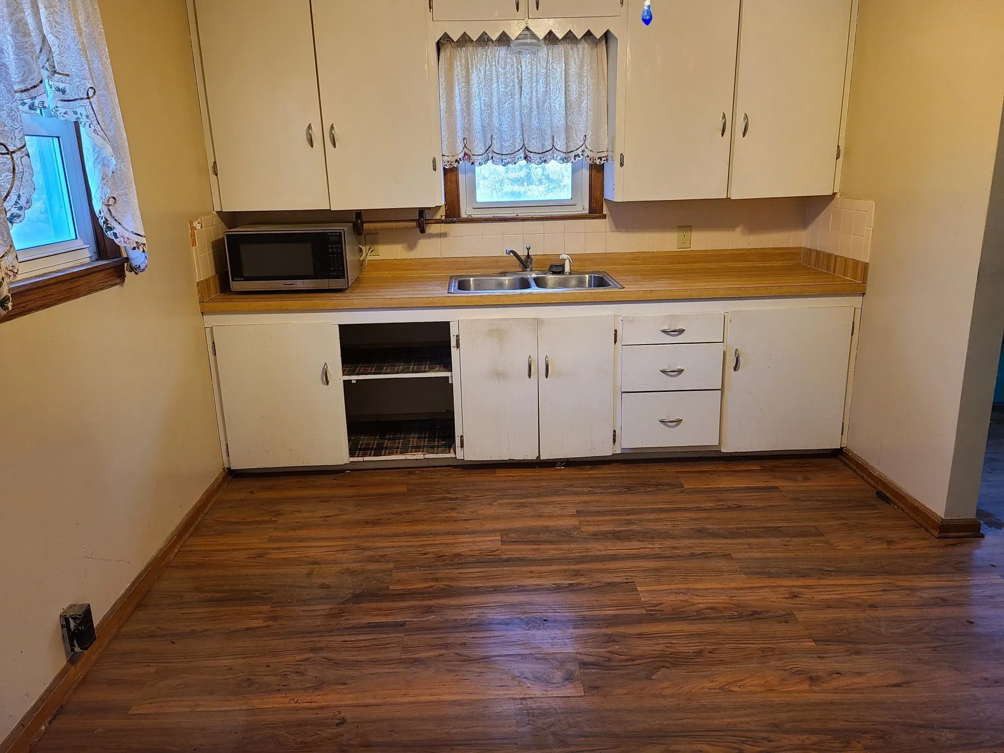 Cambridge, Kansas 67023, United States, 2 Bedrooms Bedrooms, ,1 BathroomBathrooms,Residential,Active,147139